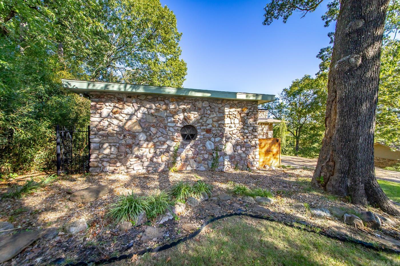 LEAWOOD MANOR - Residential