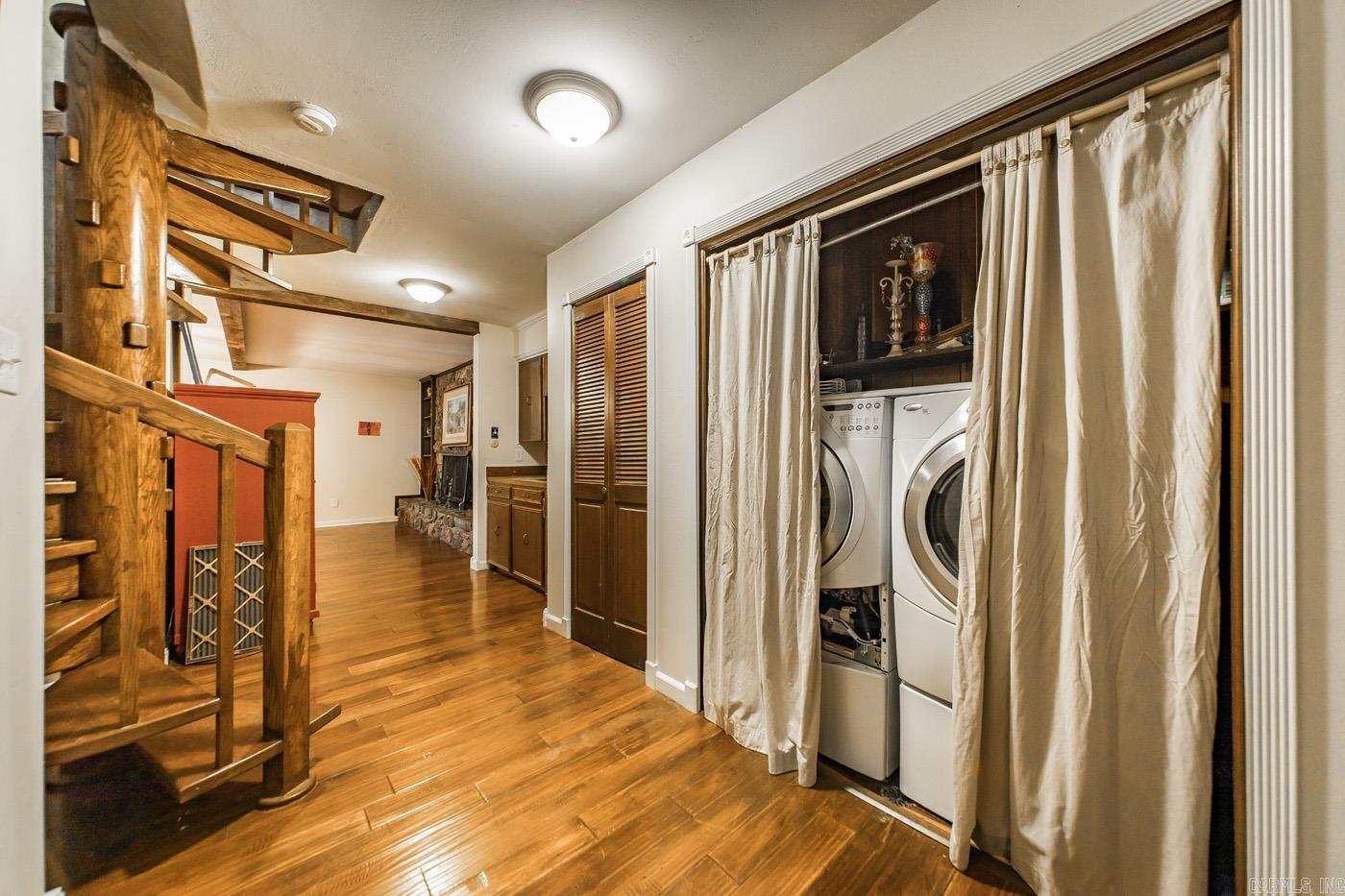 LEAWOOD MANOR - Residential