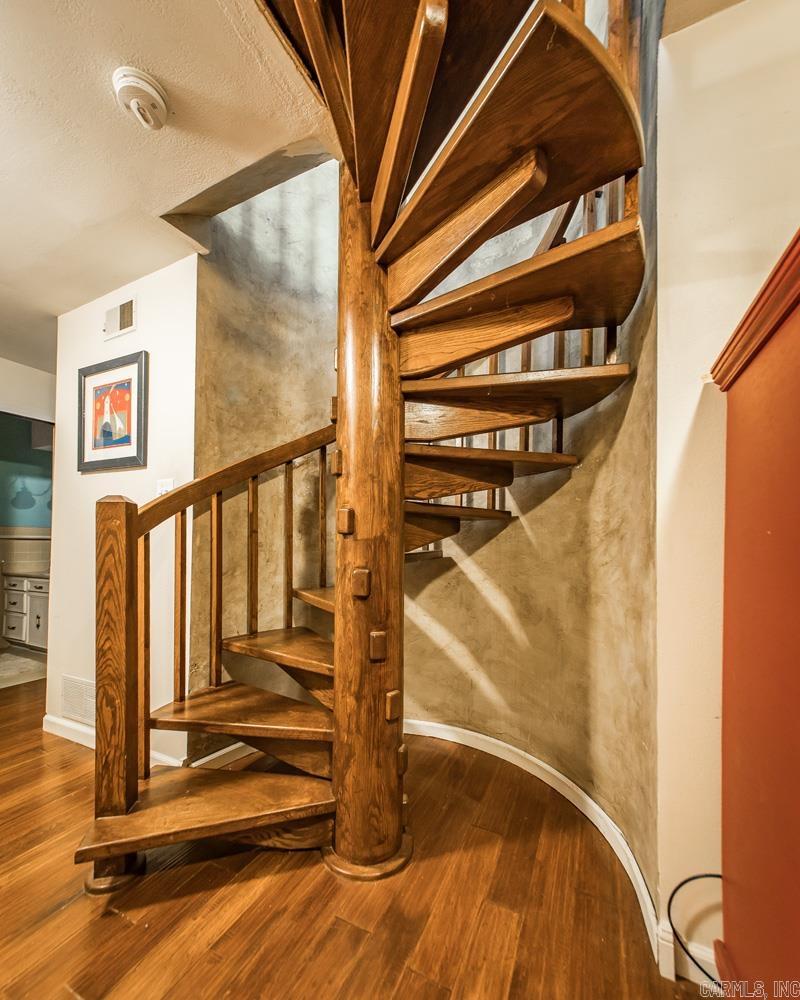 LEAWOOD MANOR - Residential