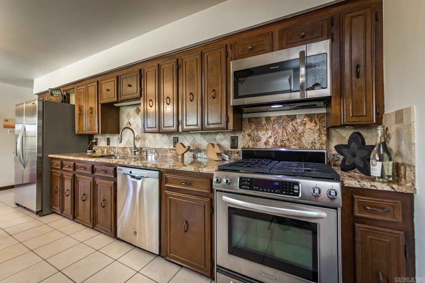 LEAWOOD MANOR - Residential