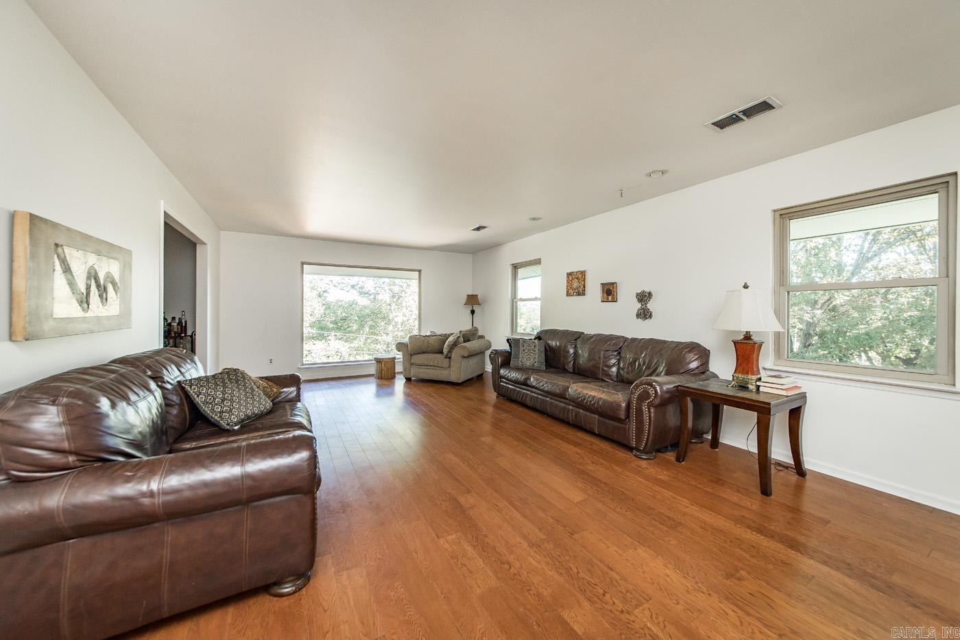 LEAWOOD MANOR - Residential