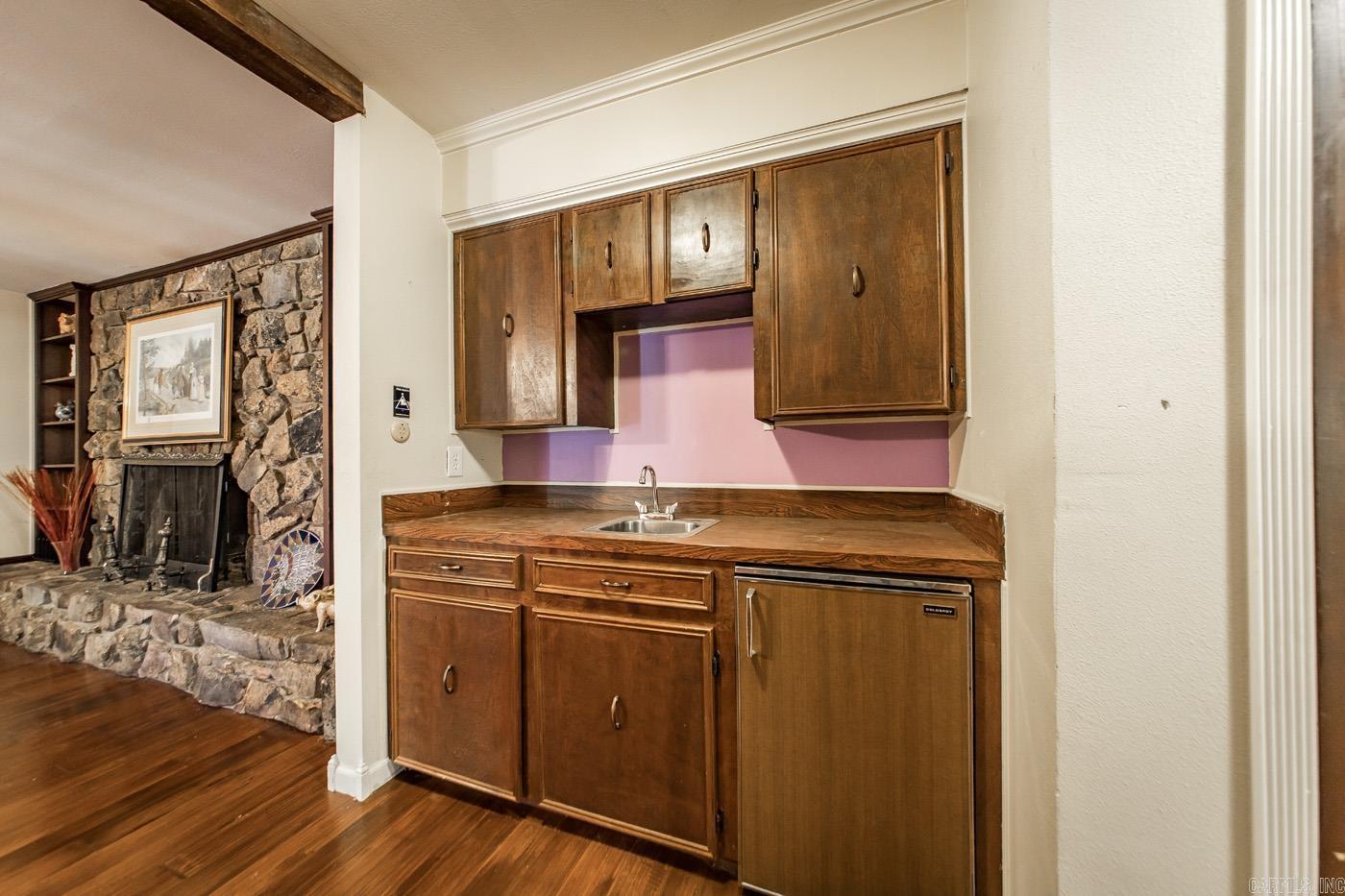 LEAWOOD MANOR - Residential