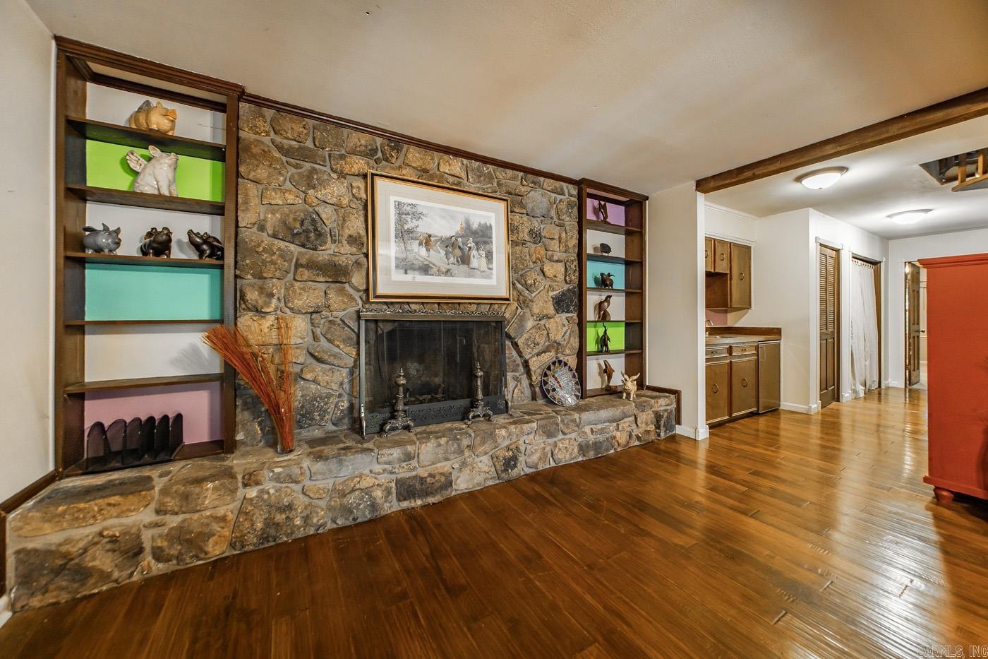 LEAWOOD MANOR - Residential
