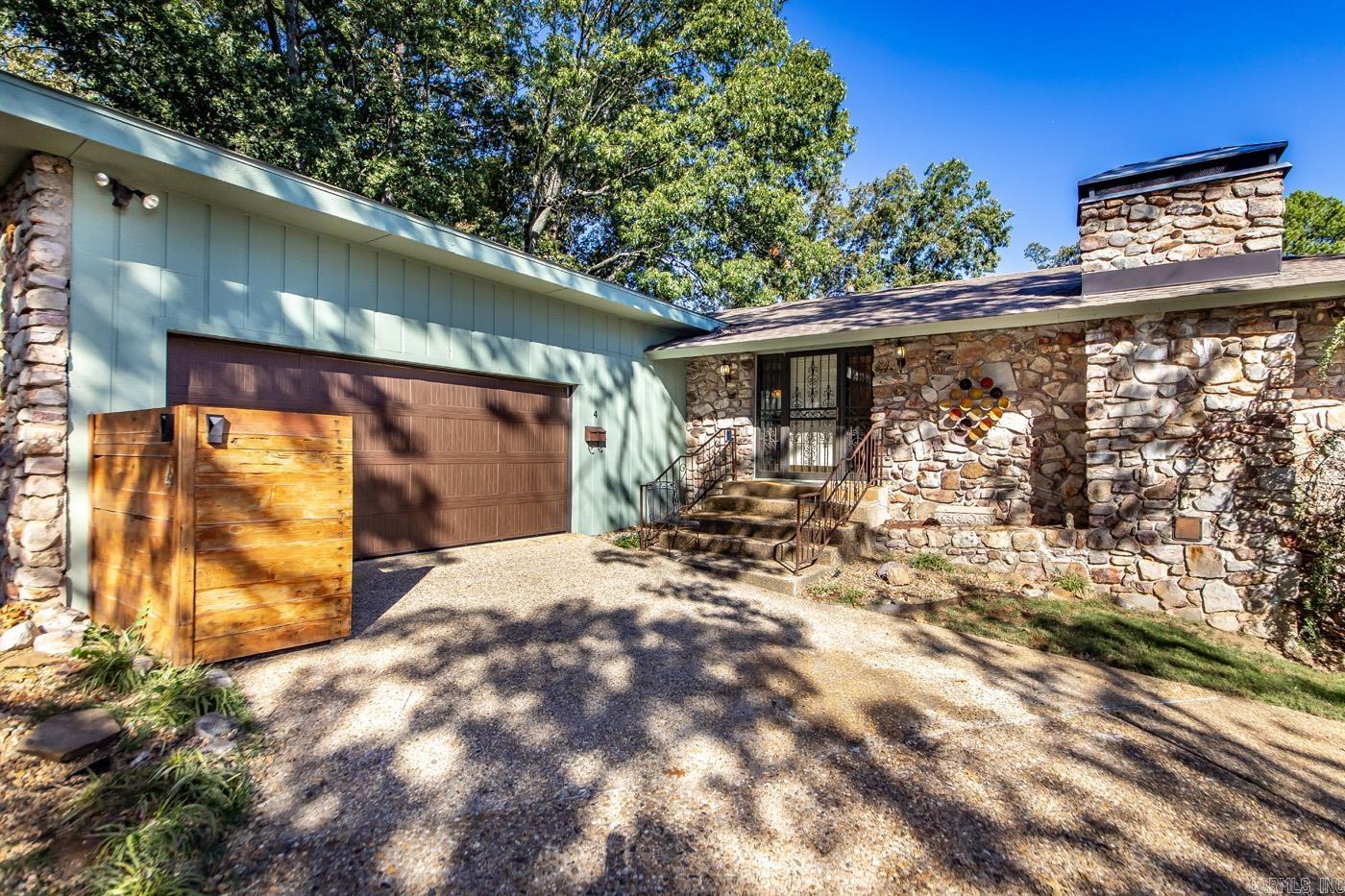 LEAWOOD MANOR - Residential