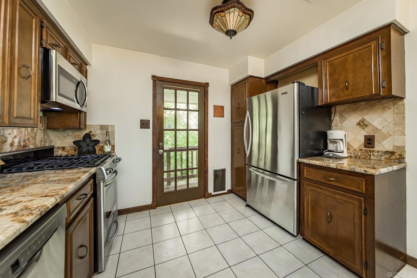 LEAWOOD MANOR - Residential