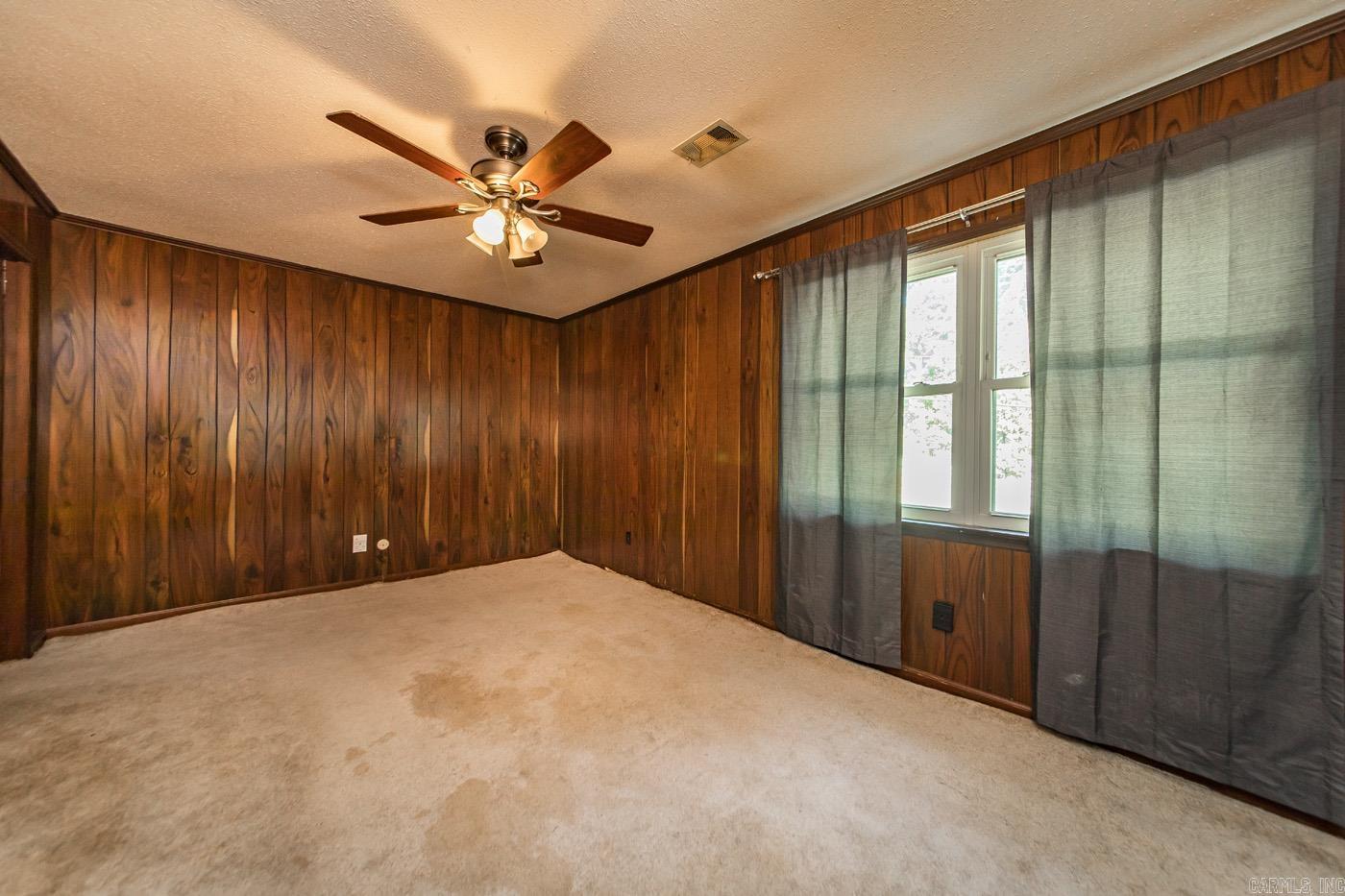 LEAWOOD MANOR - Residential