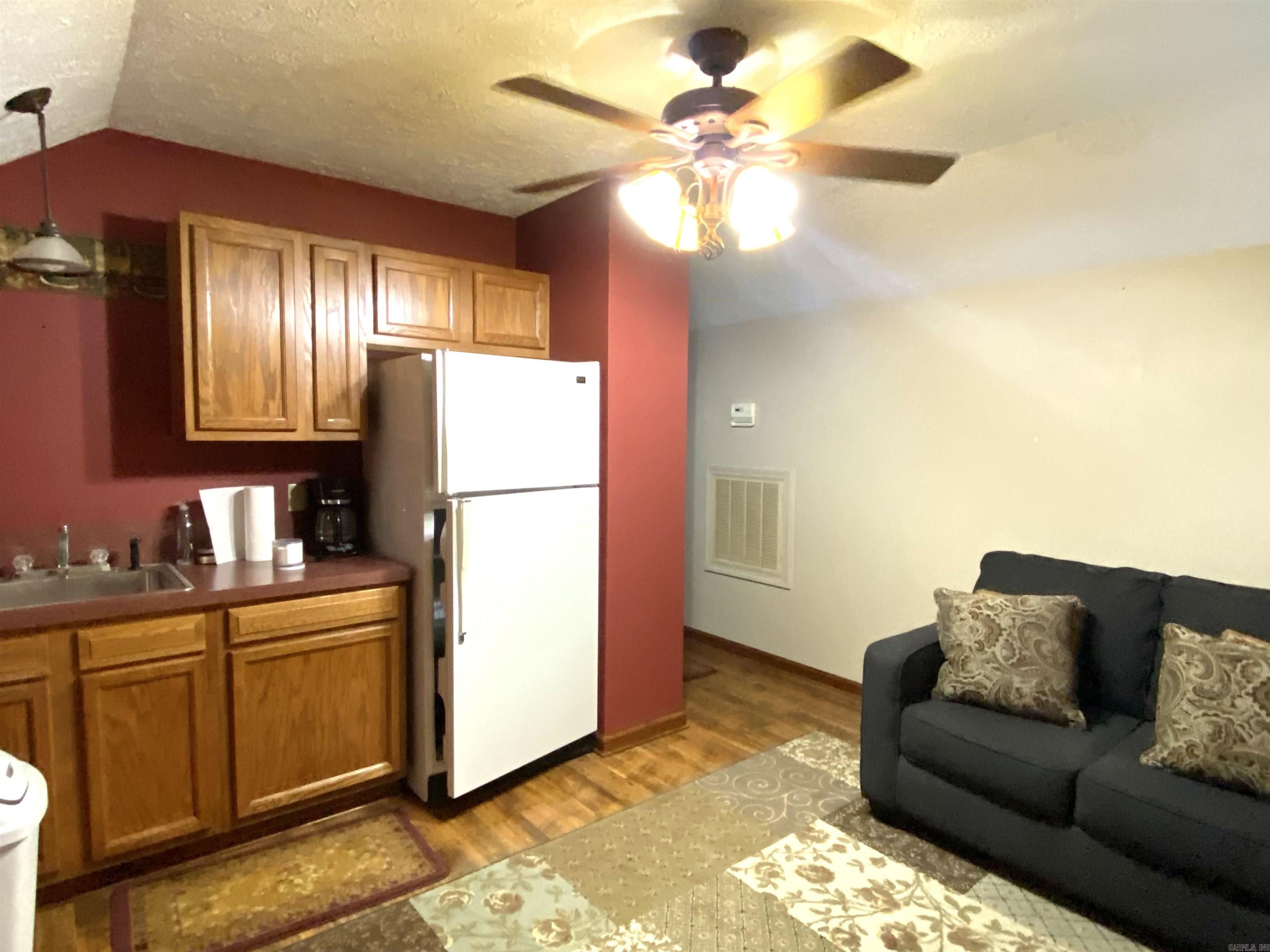 LAKE FOREST ESTATES - Residential
