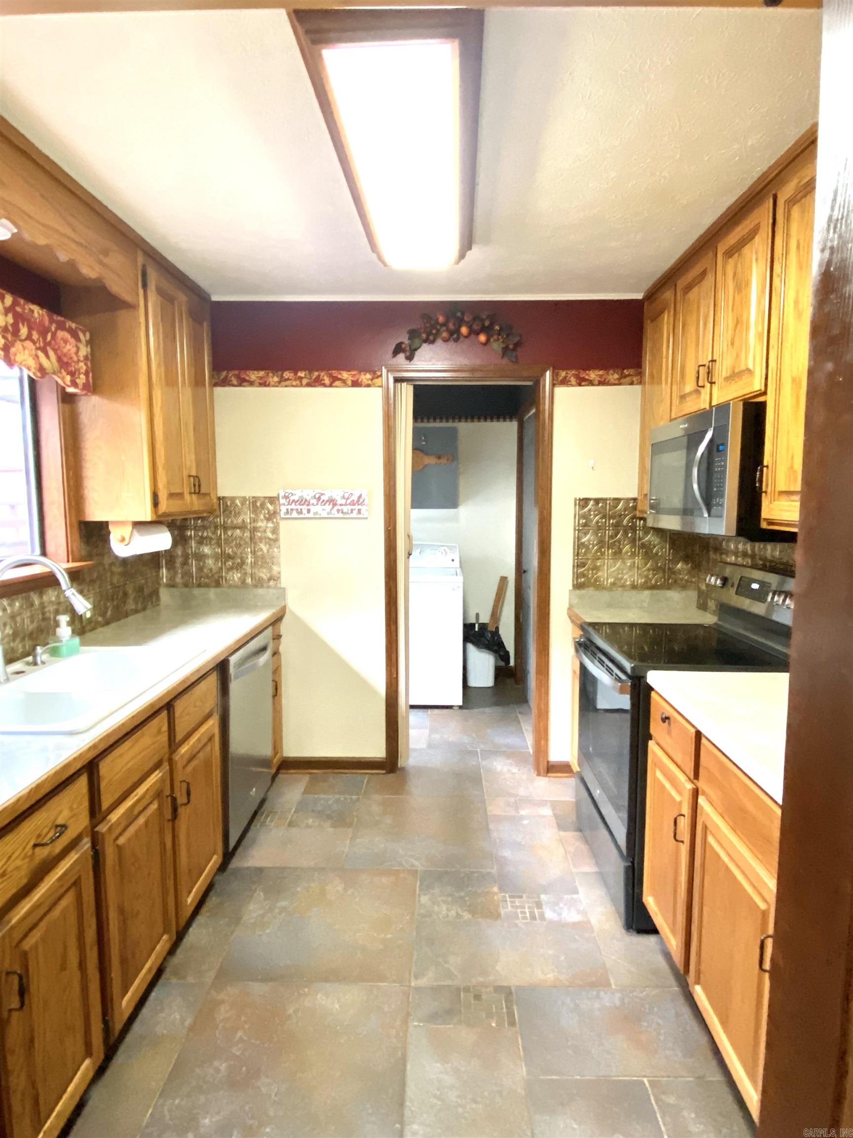 LAKE FOREST ESTATES - Residential