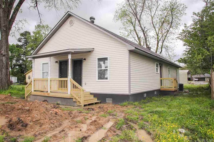 Newer duplex available. 2 bedroom 1 bath. Washer/dryer included! Only small pets allowed with nonrefundable pet fee. Lease terms $700 deposit, $40 application. Apply online at c21prjxrentals.com