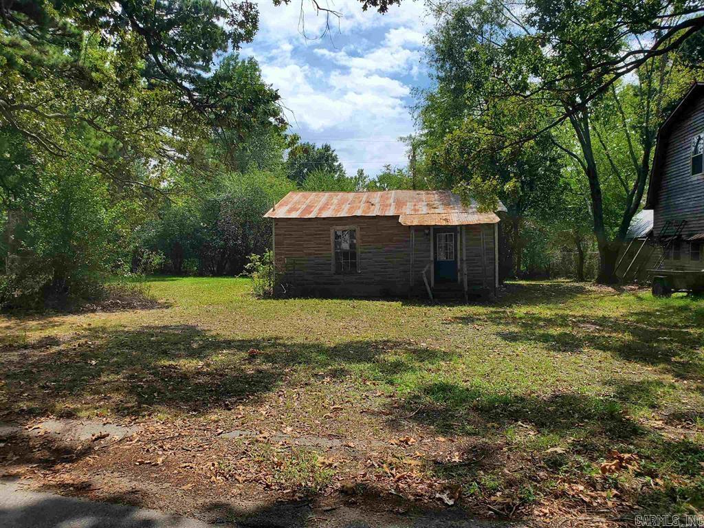 This is a great lot in a quiet little area on the out skirts of town. There is an old 600 sq ft house that needs to be removed from the property. This is a great building site for a new home or duplex!