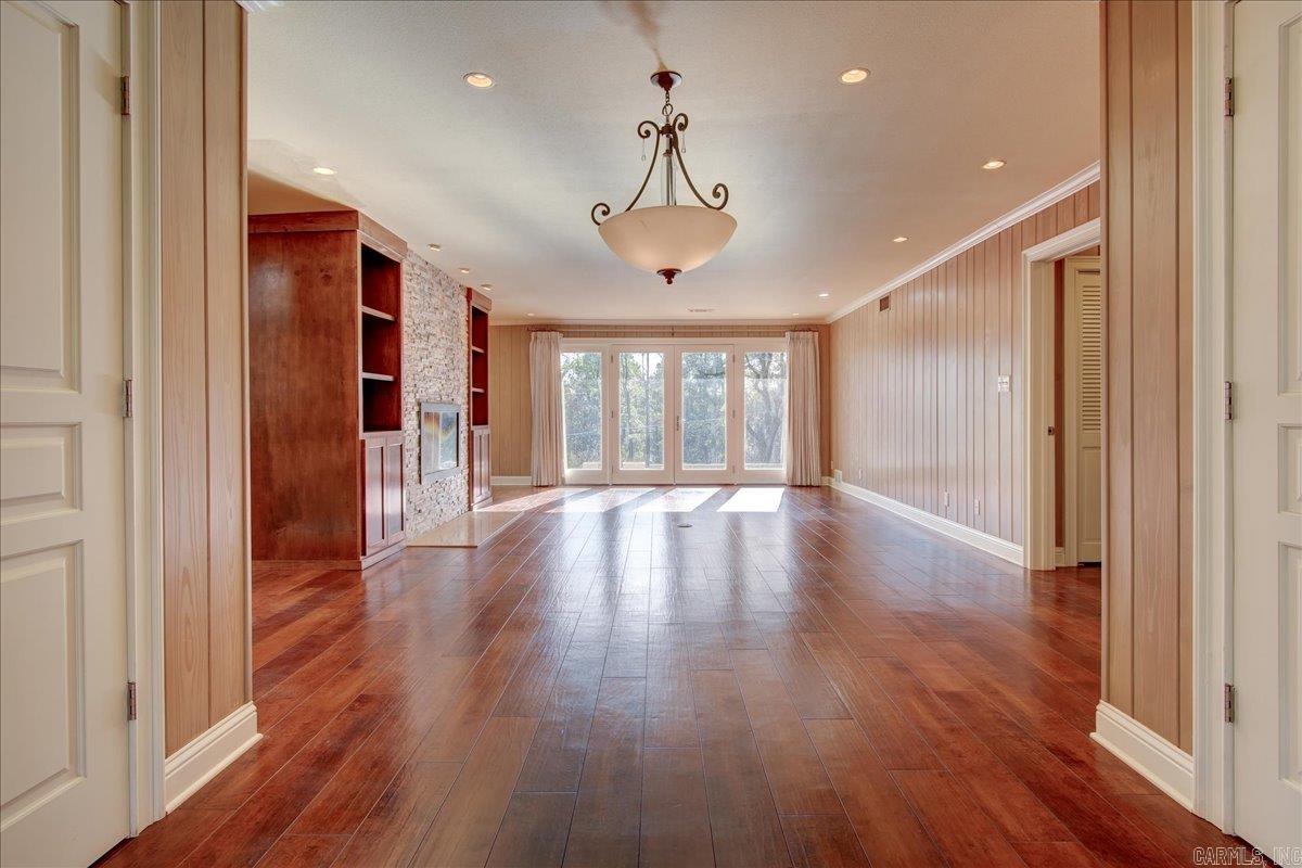 MEADOW-WOOD - Residential
