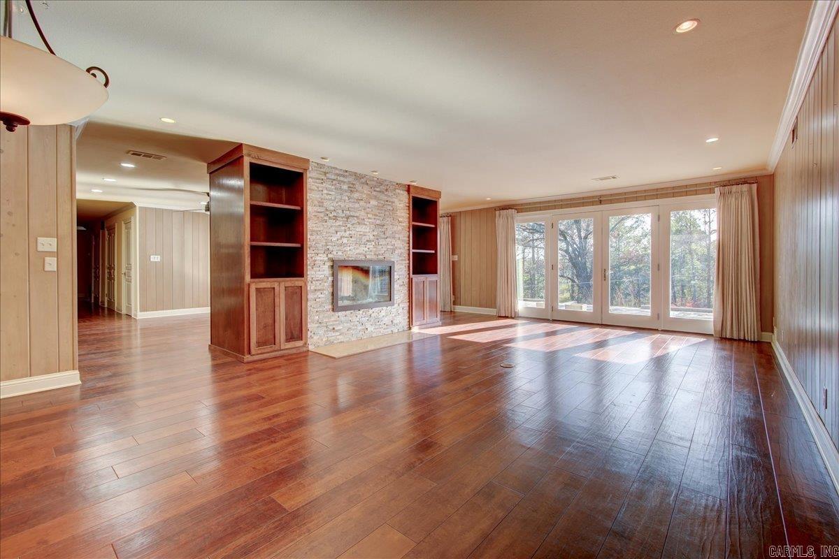 MEADOW-WOOD - Residential