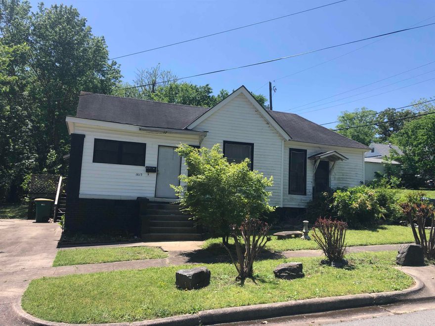 Investors!! Take a look at this! Ready for a remodel. This will make an excellent addition to an investment portfolio or flip.  Don't miss out!!