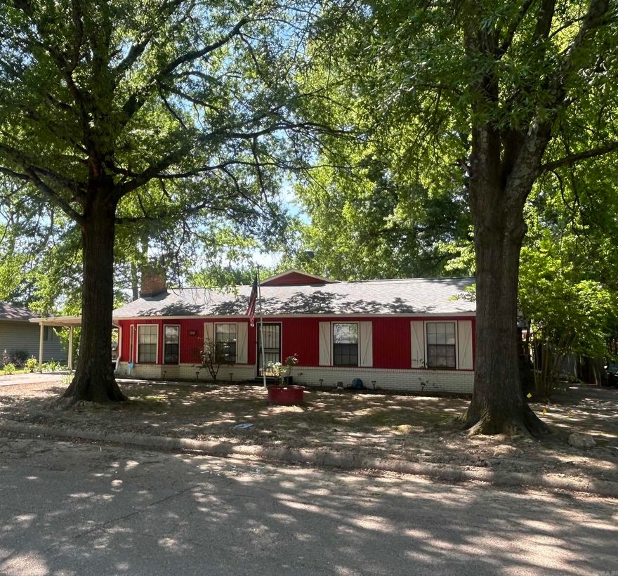 Nestled on a peaceful street in Brinkley, this cozy 3-bedroom, 2-bath home is full of potential and small-town charm. Featuring a comfortable layout, the home offers a formal dining room, a bright sunroom perfect for relaxing, and an eat-in kitchen ideal for everyday living. Whether you’re looking for your first home or a quiet place to settle down, you’ll love the welcoming feel and functional spaces. The spacious yard provides plenty of room to enjoy the outdoors, garden, or entertain family and friends. A great opportunity to own a home in a friendly community!