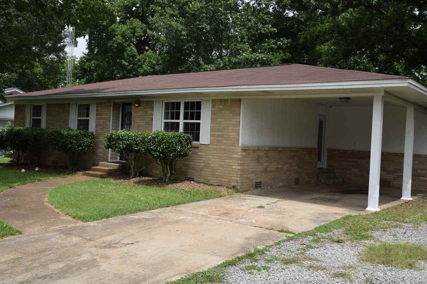 Great home in a quiet neighborhood, 3 Bedroom 2 Bath two living areas   See showing/agent remarks