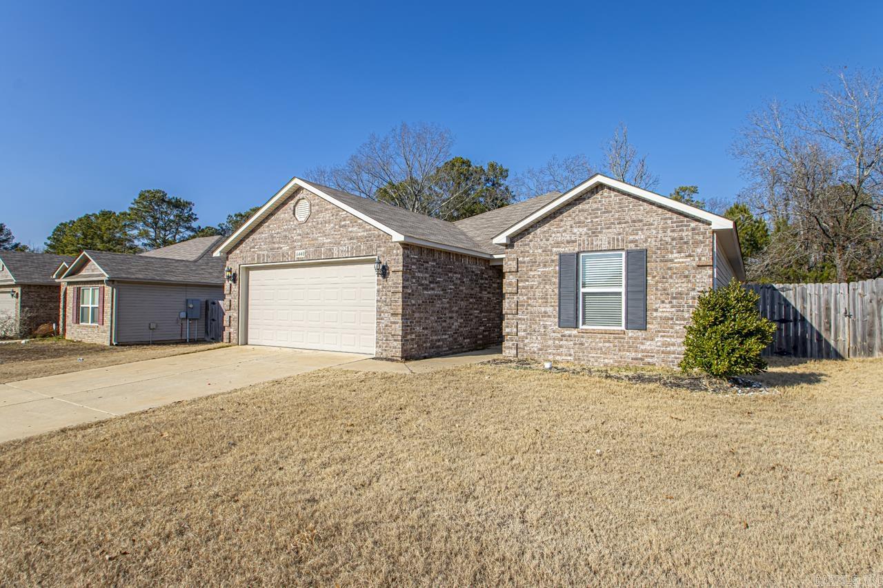 BENJAMIN GROVE - Residential