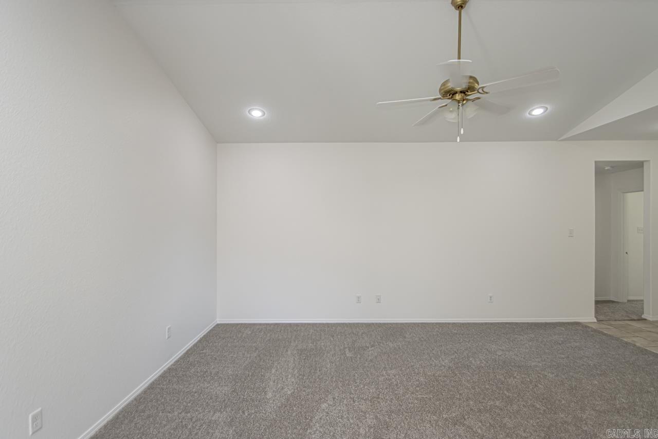 BENJAMIN GROVE - Residential