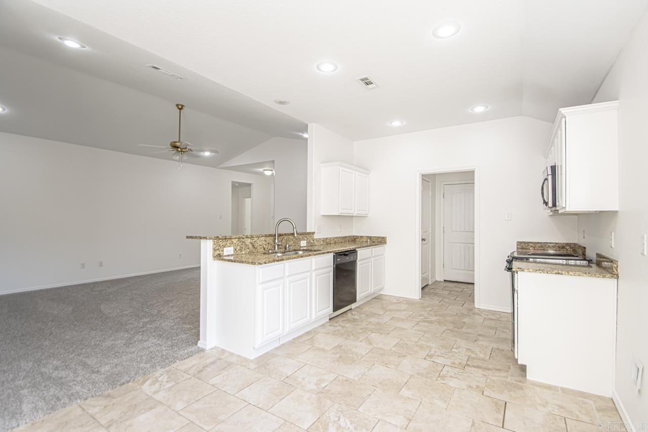 BENJAMIN GROVE - Residential