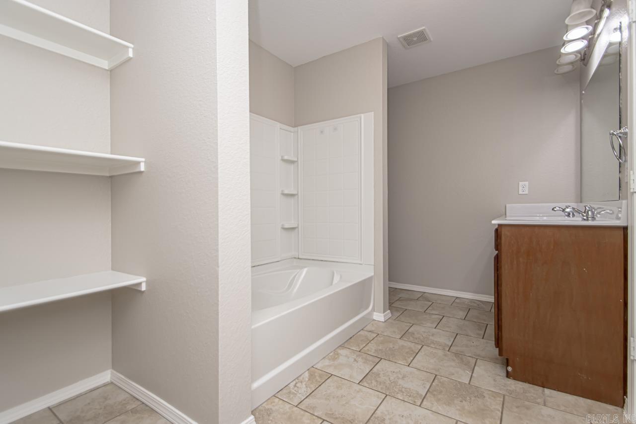 BENJAMIN GROVE - Residential