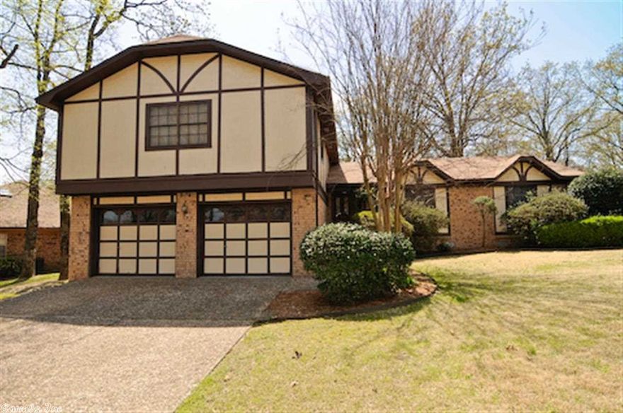 This is a one owner home in the fabulous Overbrook subdivision.  4 bedroom/3 bath with 2 living areas, beautiful backyard that features an in-ground pool and sprinkler system.  Master bedroom is huge with a large walk-in closet.  With a little updating this would make a great family home within walking distance of a neighborhood park/tennis courts/pool.  See agent remarks