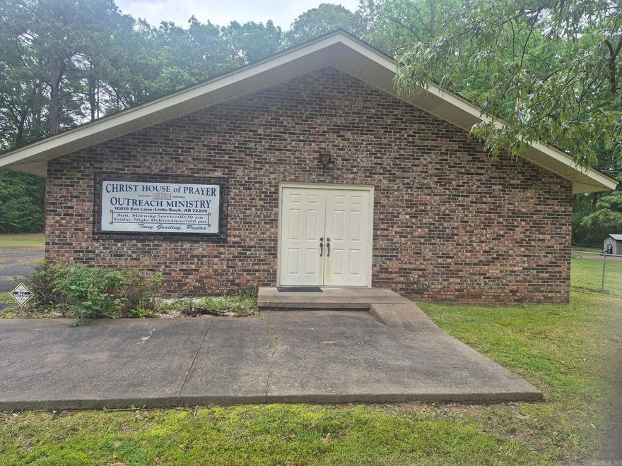 LOOKING FOR A SANCTUARY....WELL LOOK NO FURTHER**** HERE IT IS**** A GREAT STARTER CHURCH WITH LOTS OF POTENTIAL FOR GROWTH OR JUST LOOKING TO DOWNSIZE....THIS IS A MUST SEE TO BELIEVE IT!!!   A VERY WELL KEPT RESIDENTIAL/COMMUNITY CHURCH IN AN ESTABLISHED NEIGHBORHOOD   PRICED TO SELL QUICKLY!!!!!! BRING YOUR OFFER!!!!! PLEASE MEASURE FOR ACCURACY