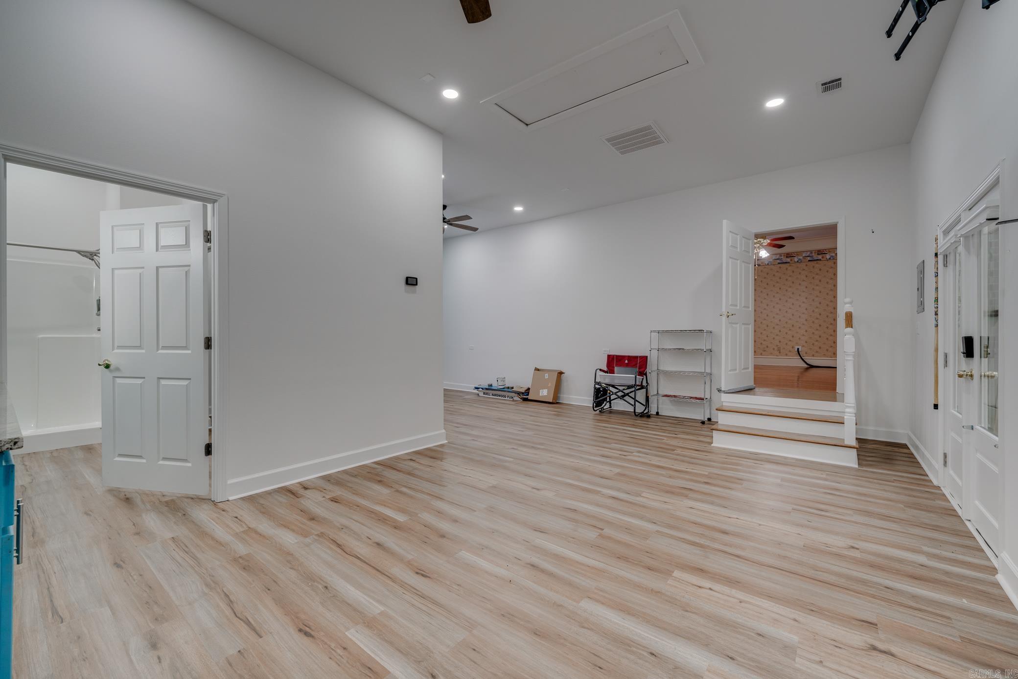 HICKORY HILLS ESTATES - Residential