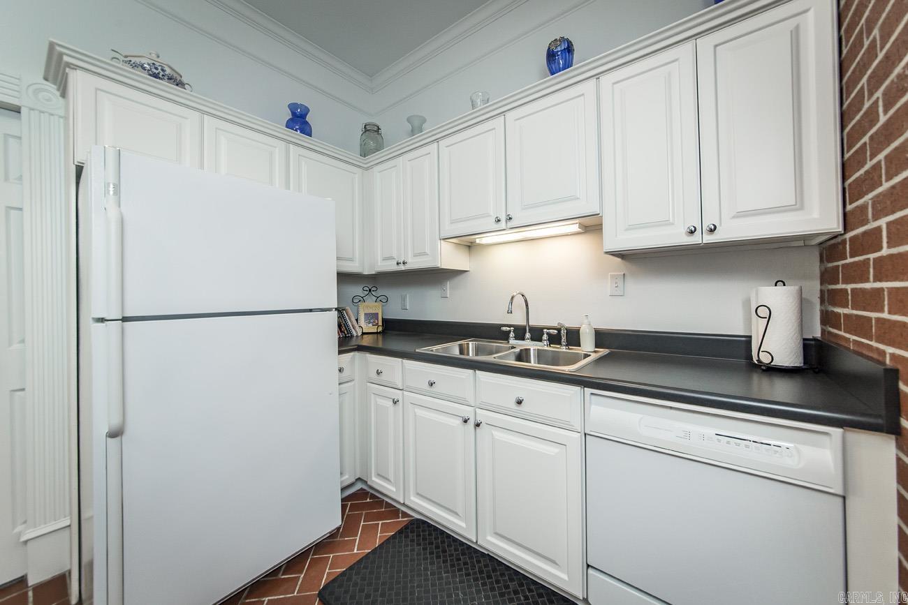 HICKORY HILLS ESTATES - Residential