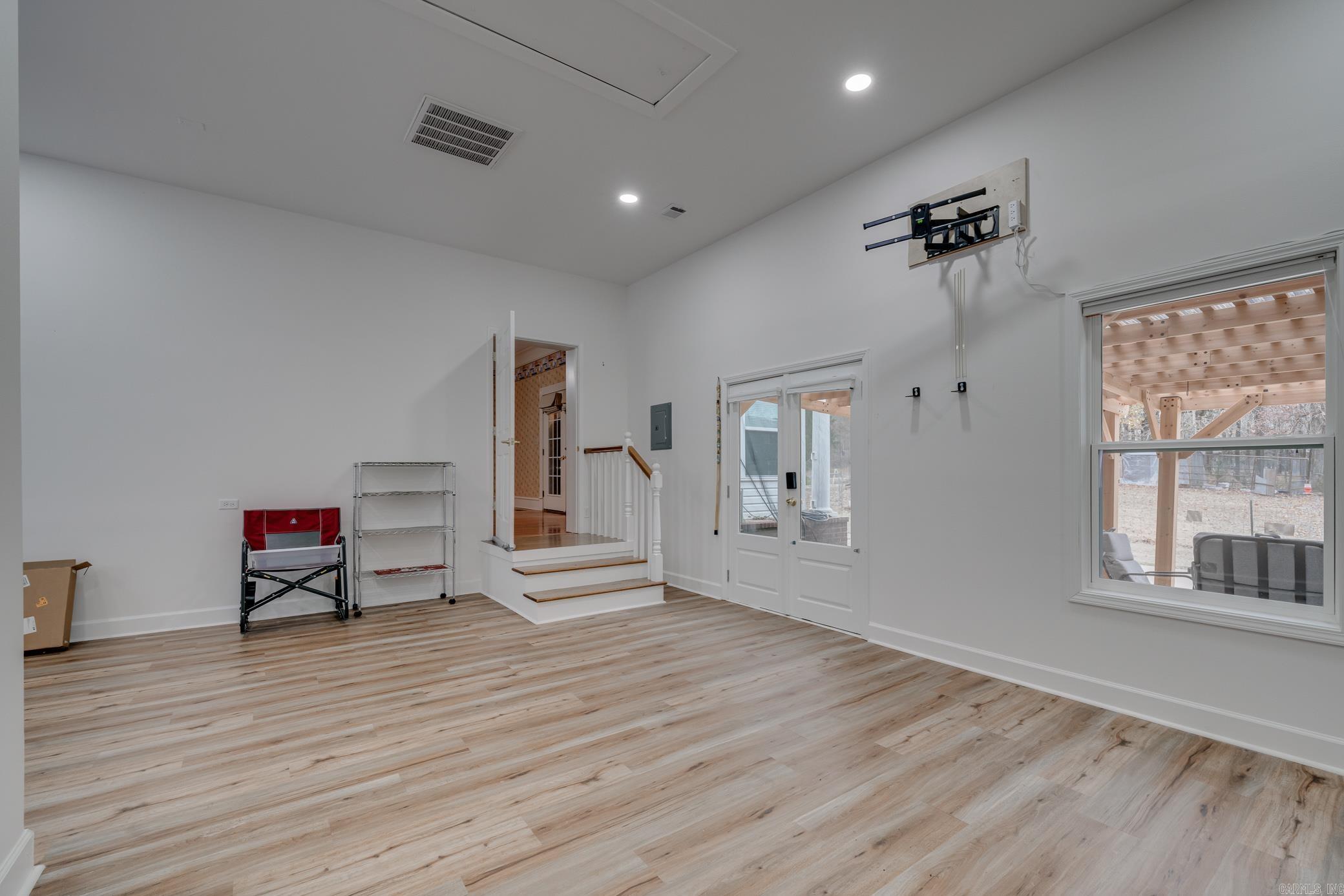 HICKORY HILLS ESTATES - Residential