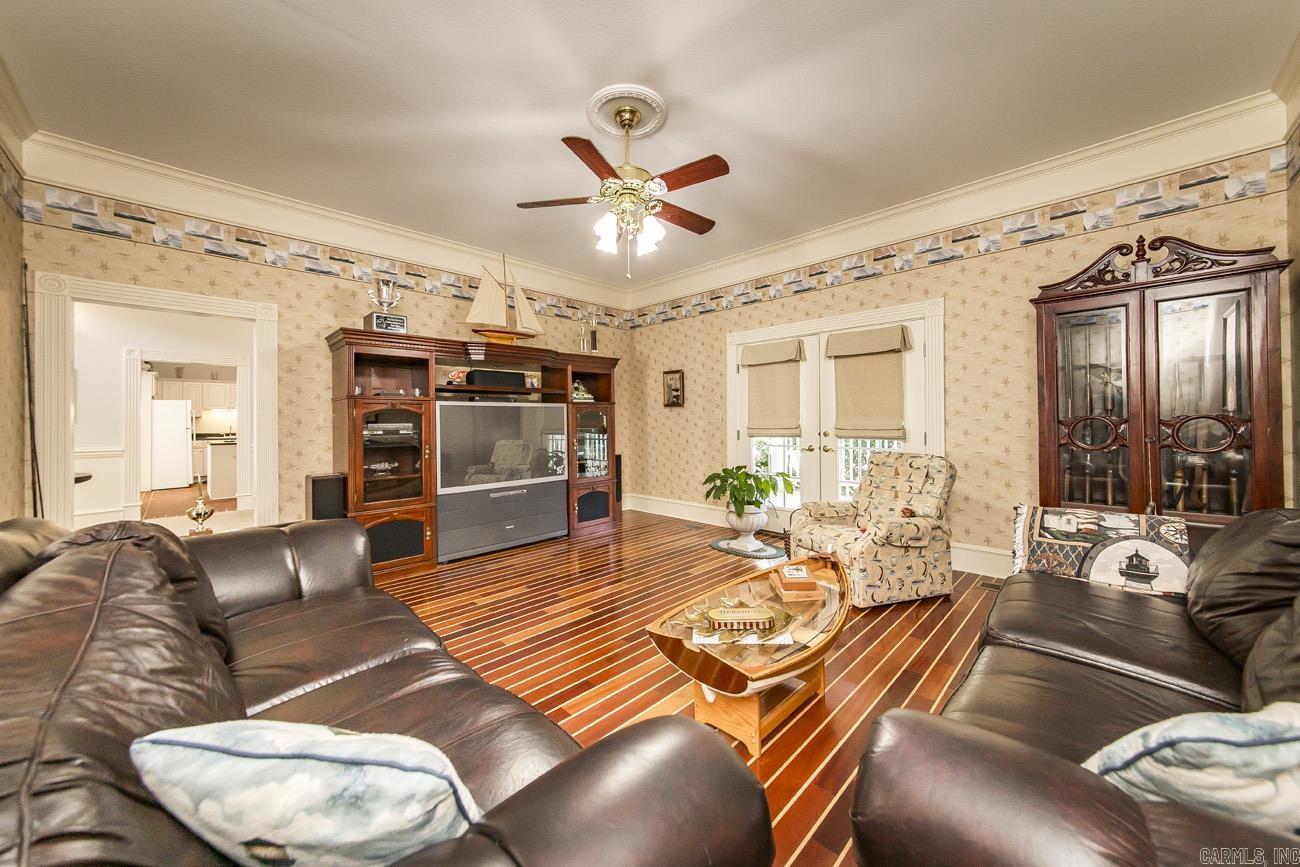 HICKORY HILLS ESTATES - Residential