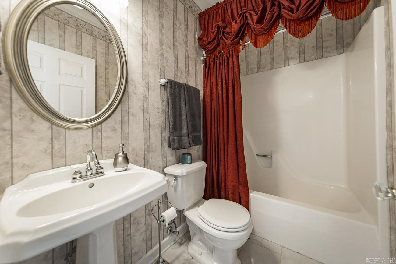 HICKORY HILLS ESTATES - Residential