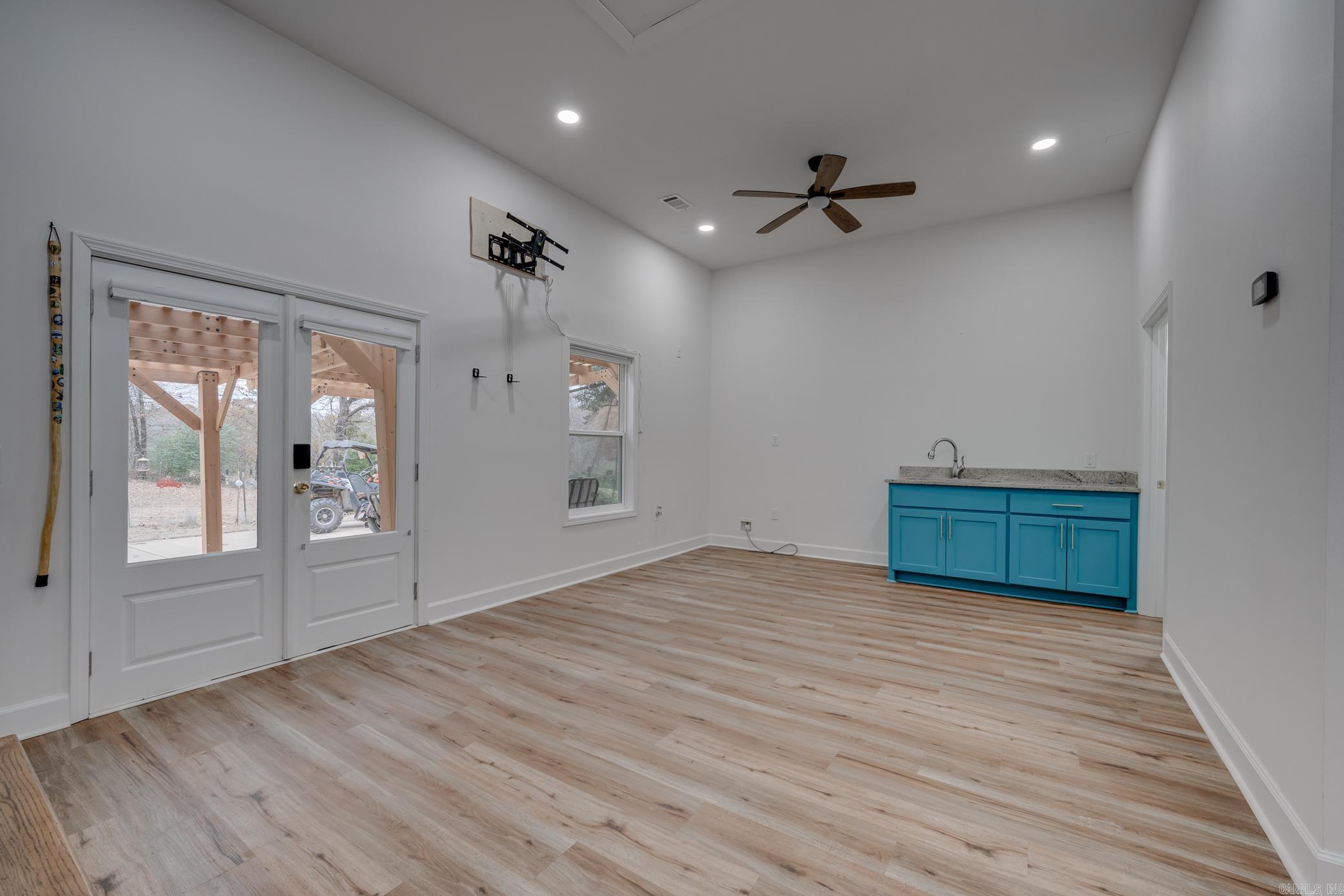 HICKORY HILLS ESTATES - Residential