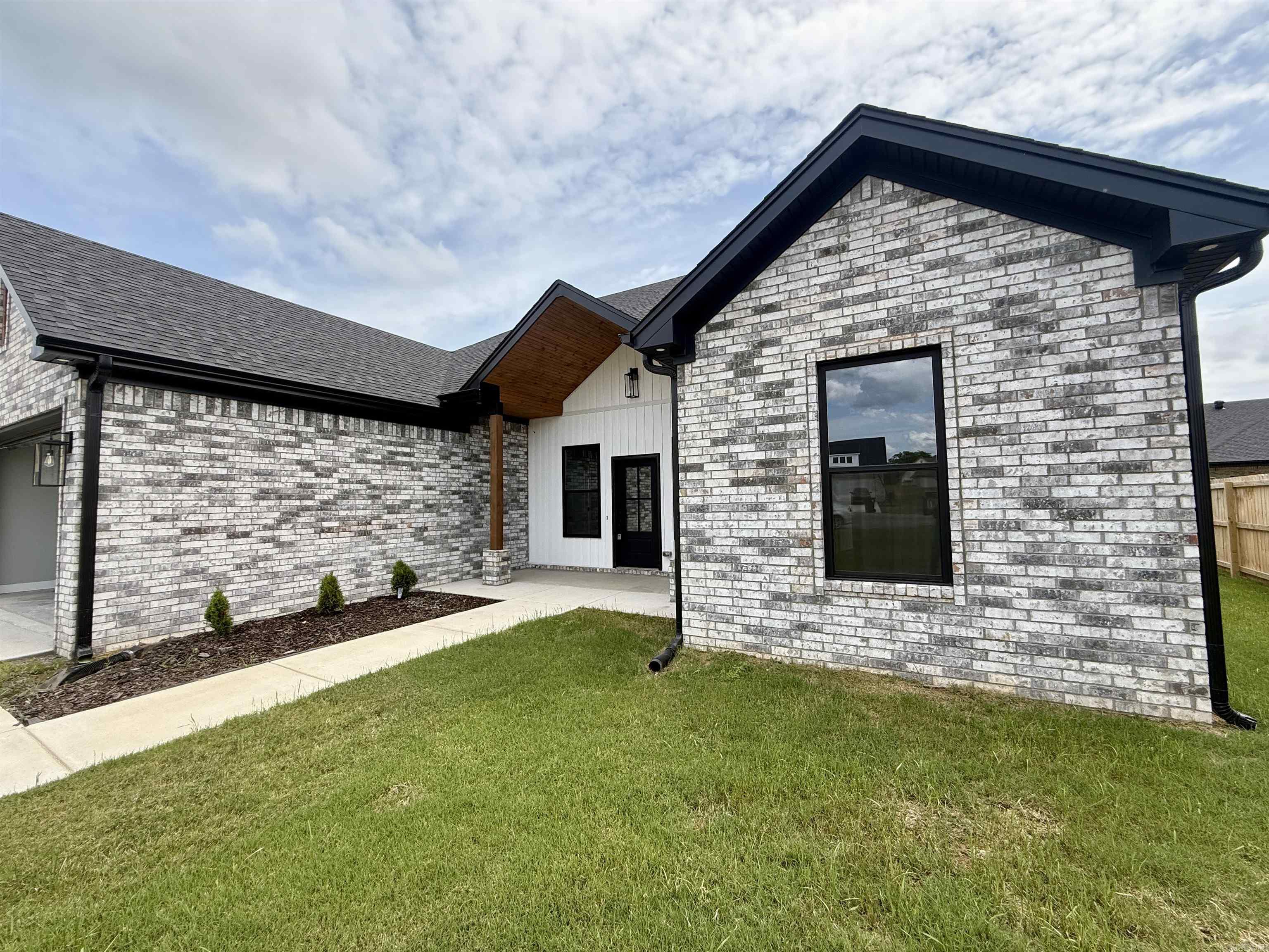 EAST MEADOW - Residential