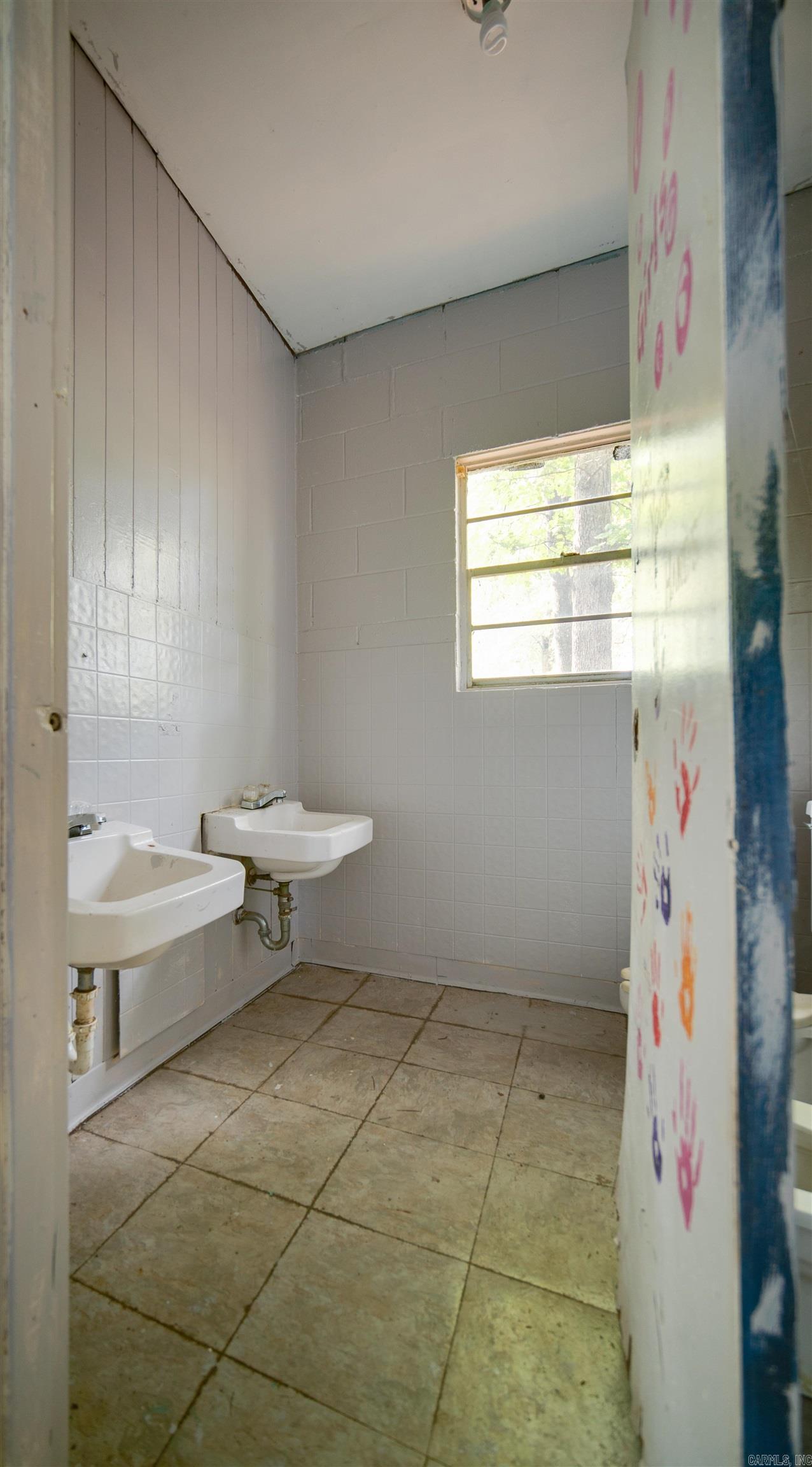 Clovedale - Commercial Sale