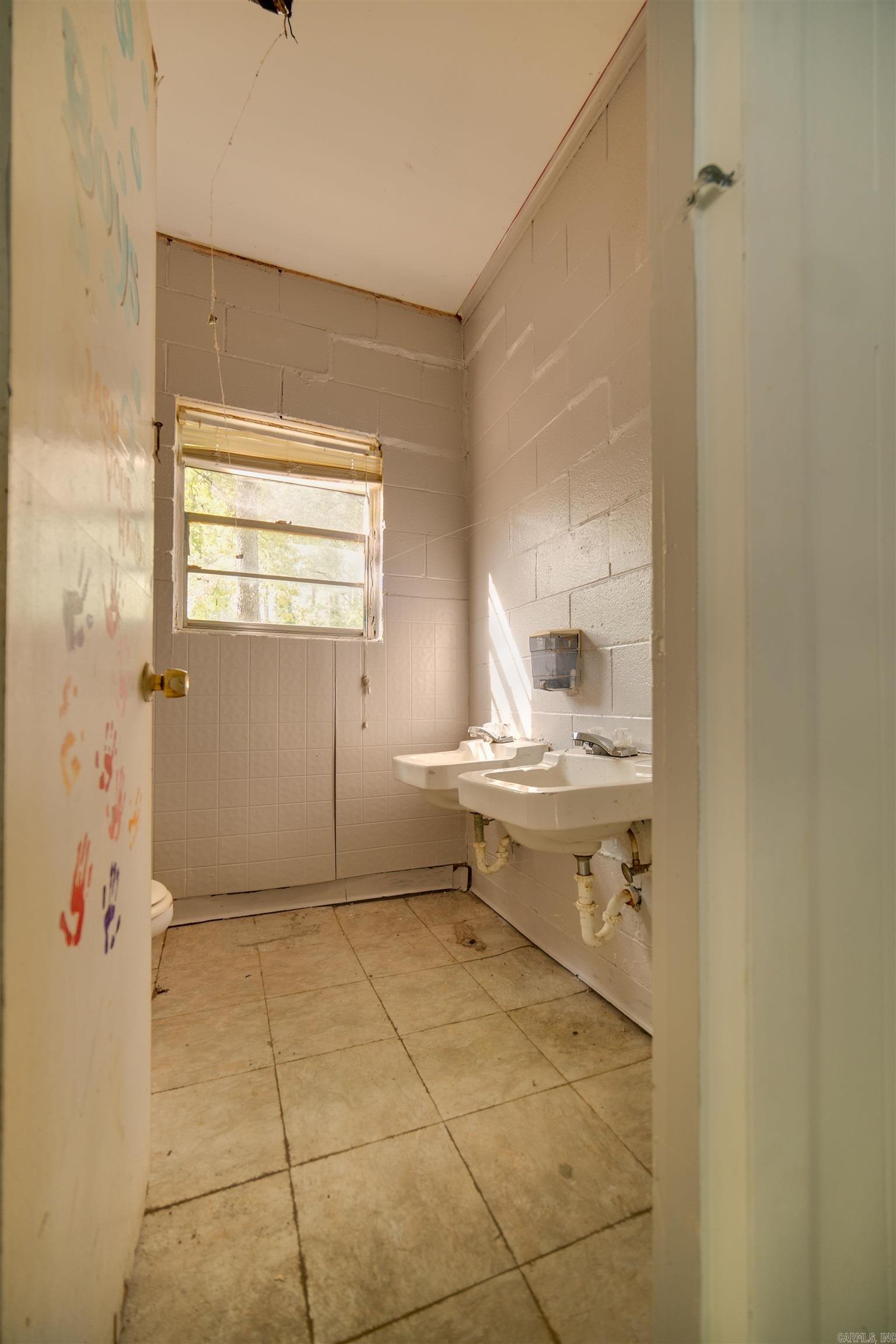 Clovedale - Commercial Sale