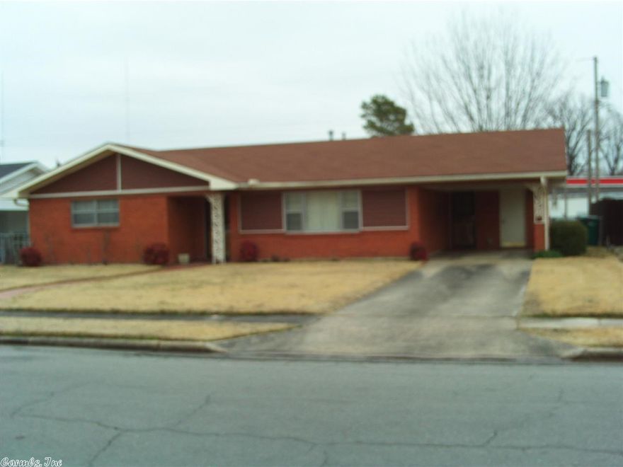 Perfect first purchase. Formal living/dinning combo with den family room.  Move in ready.