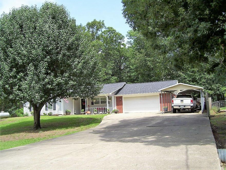 IF YOU ARE LOOKING FOR A BEAUTIFUL HOME WITH A LAKE VIEW ON MILLWOOD LAKE---- YOU FOUND IT!!!! THIS HOME IS IN EXCELLENT CONDITION WITH NEW ROOF, NEW VINYL SIDING, FACIA, SEAMLESS GUTTERS/DOWN SPOUTS AND NEW FRONT WINDOWS. PERGOLA AND "MAN CAVE", NEW LAWN SPRINKLER SYSTEM. IT IS MOVE IN READY. WITH AN ABUNDANCE OF STORAGE, BEAUTIFULLY LANDSCAPED WITH THE BACKYARD OVERLOOKING MILLWOOD LAKE   A SHORT DISTANCE TO YARBOROUGH LANDING AND GOLF COURSE.