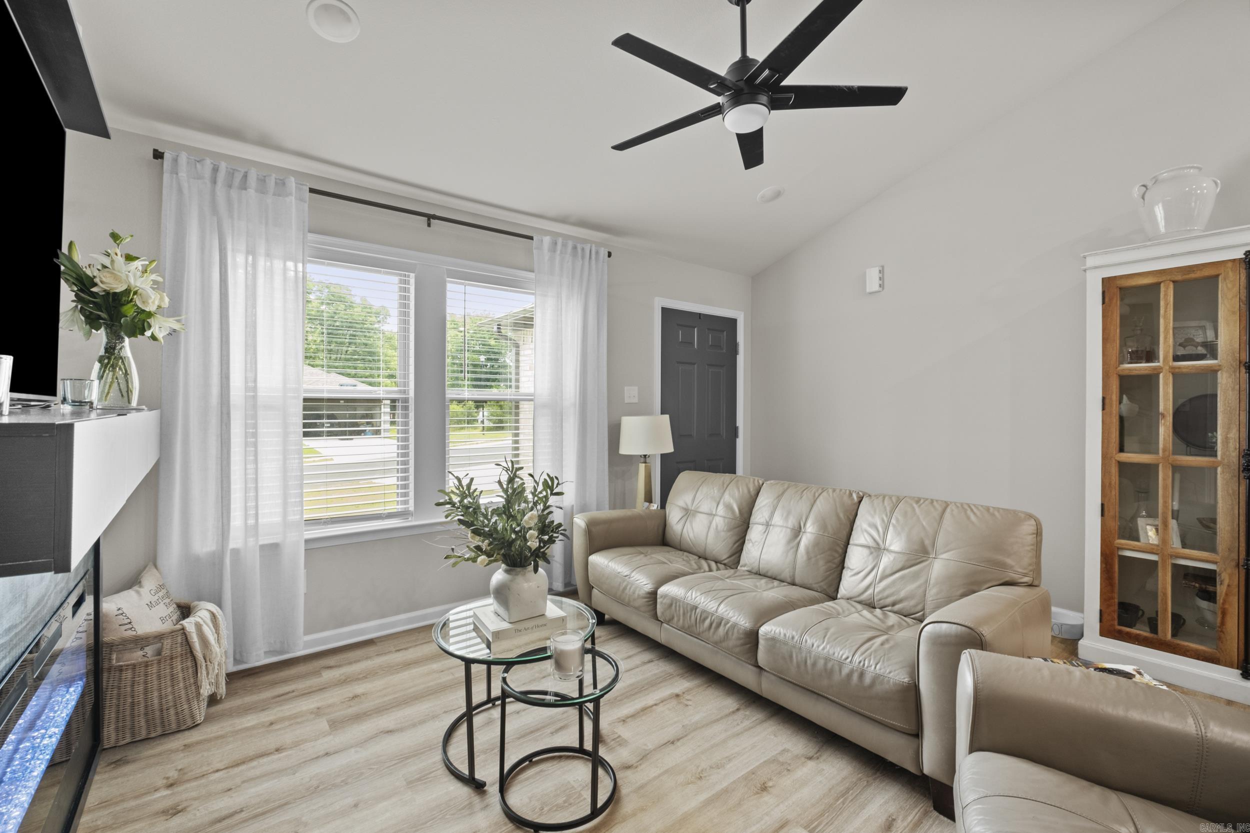 PAW'S PLACE - Residential