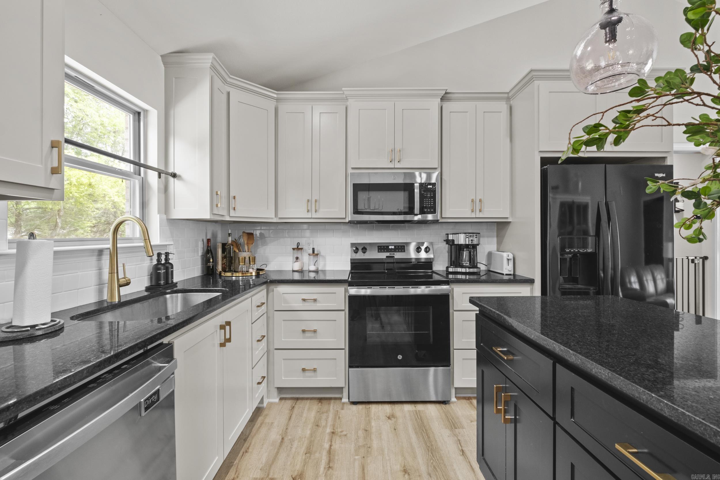 PAW'S PLACE - Residential