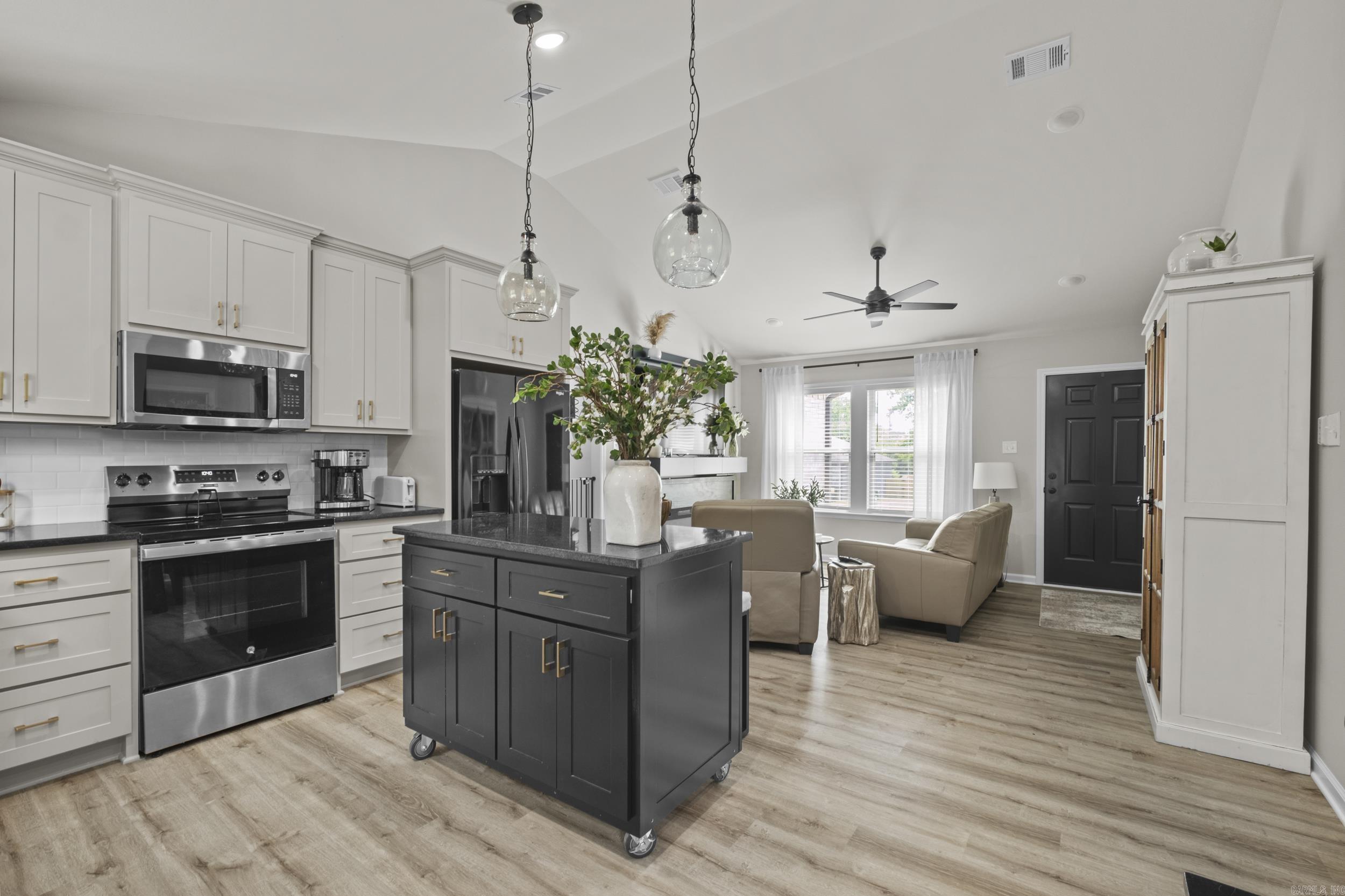 PAW'S PLACE - Residential