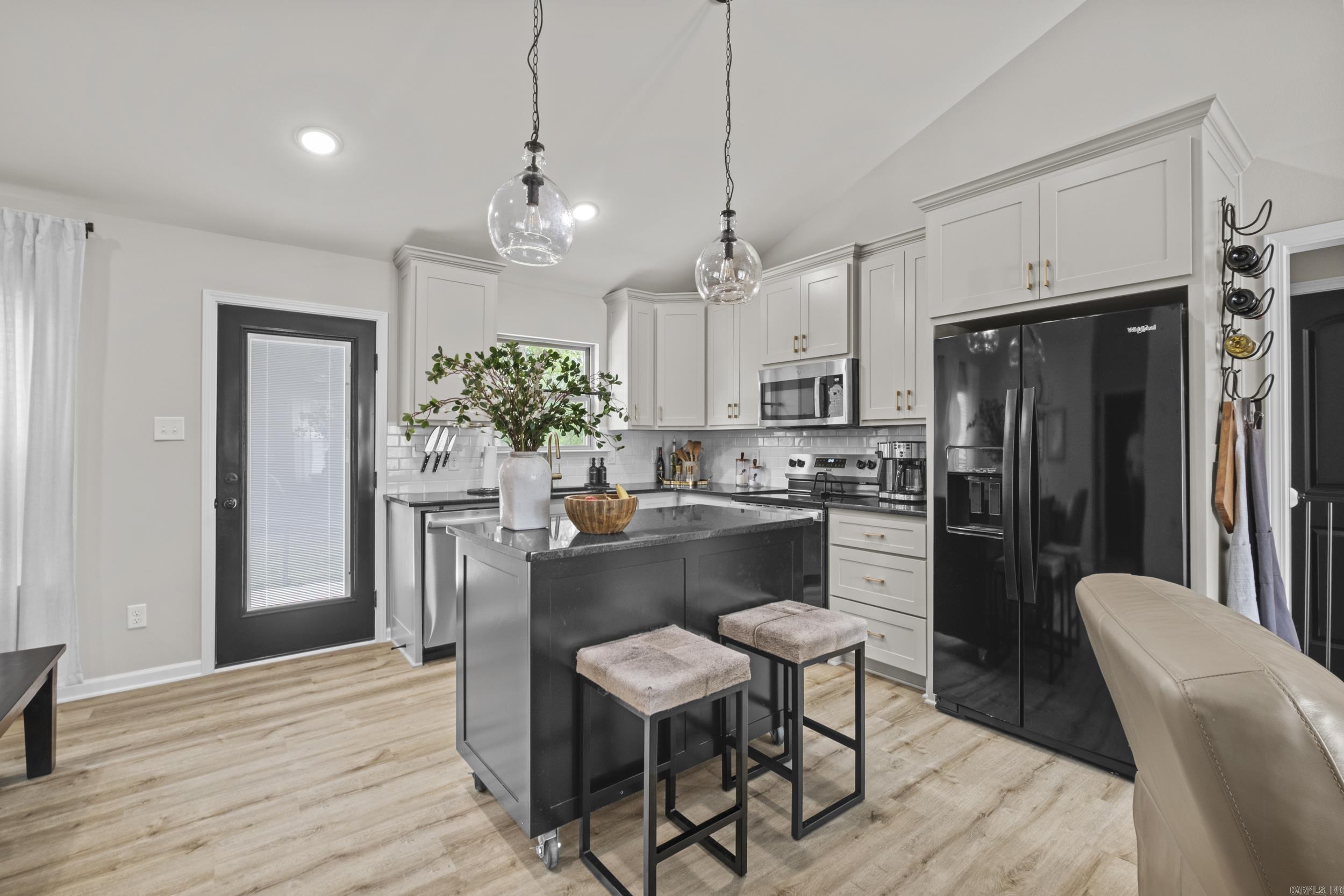 PAW'S PLACE - Residential