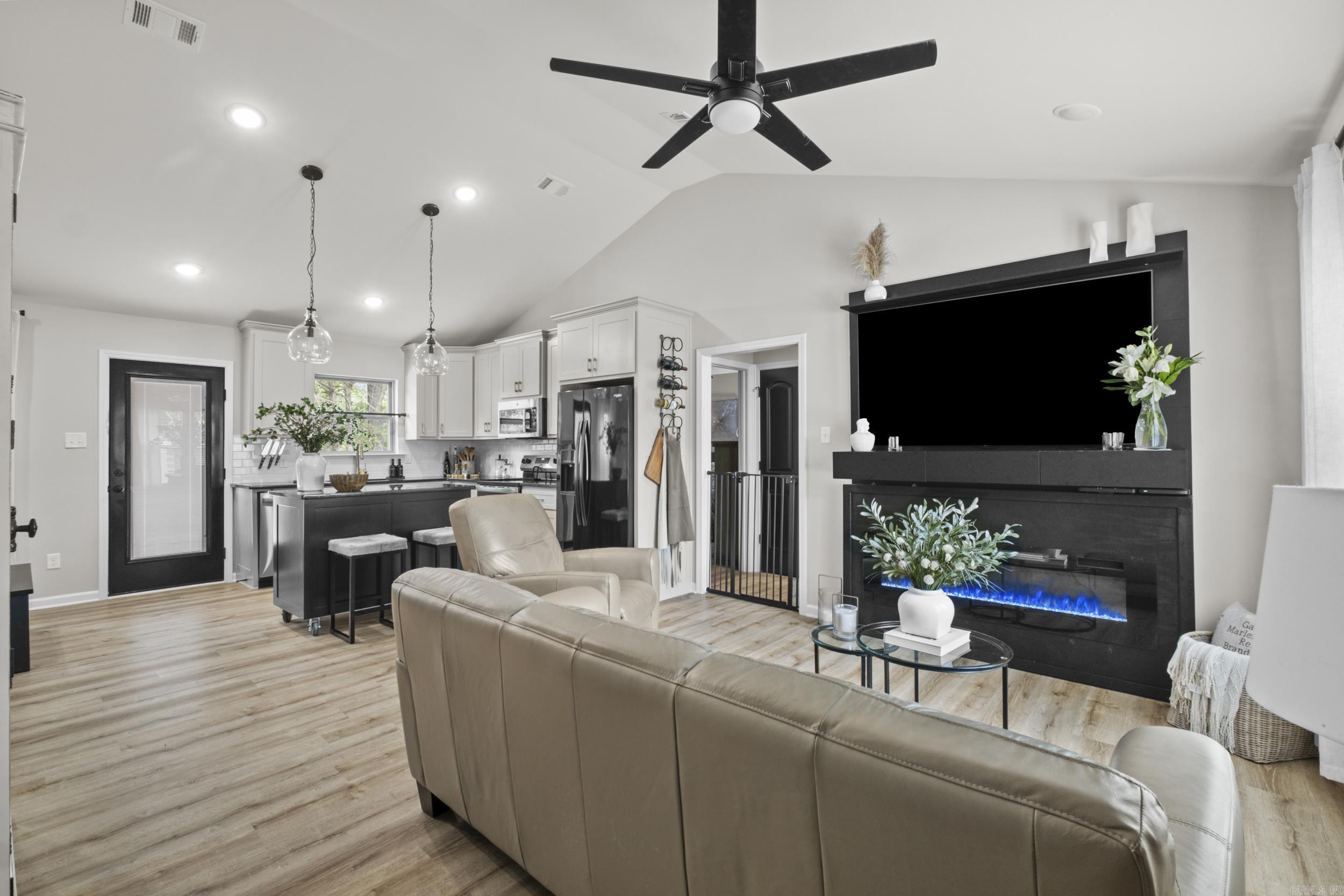 PAW'S PLACE - Residential