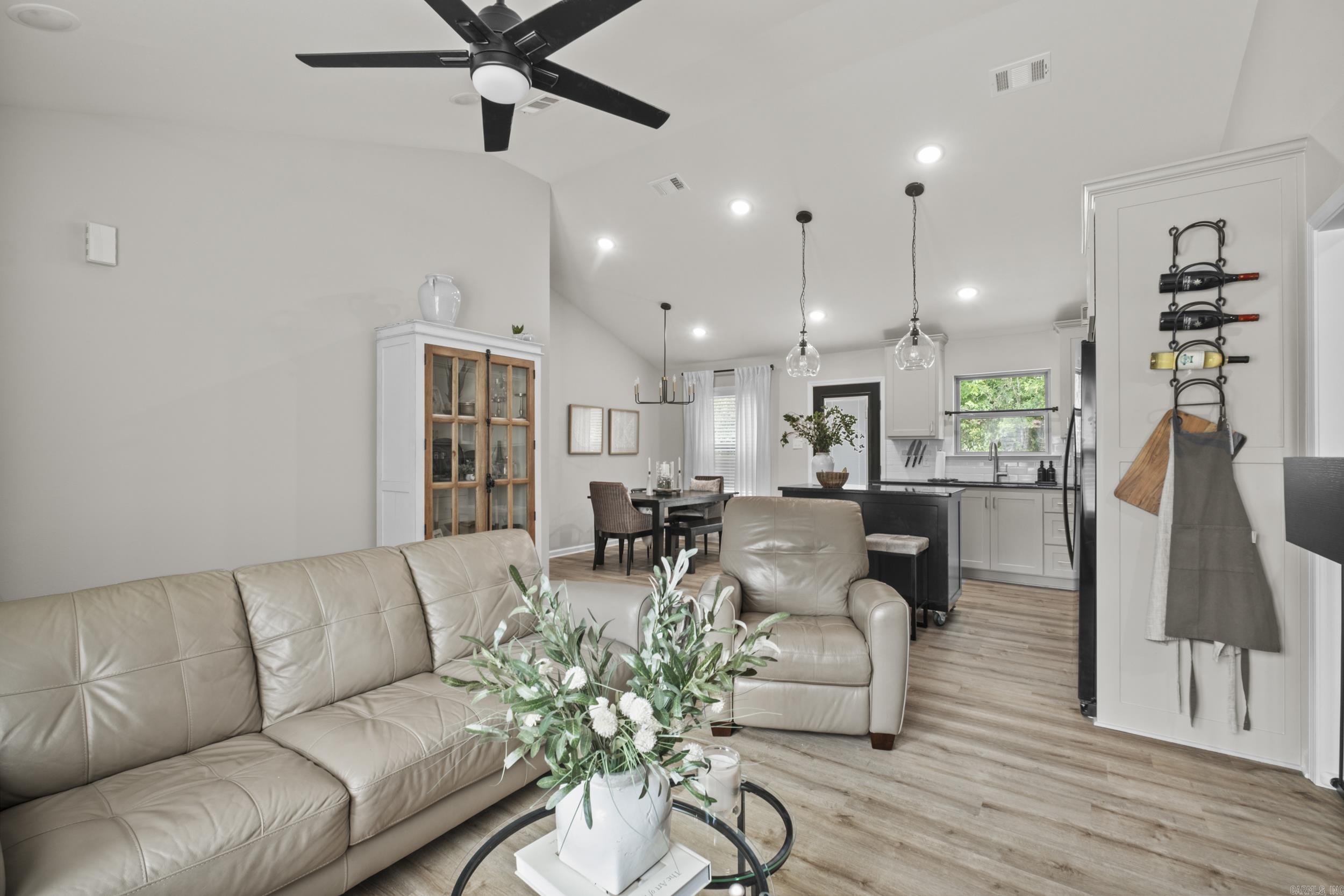 PAW'S PLACE - Residential