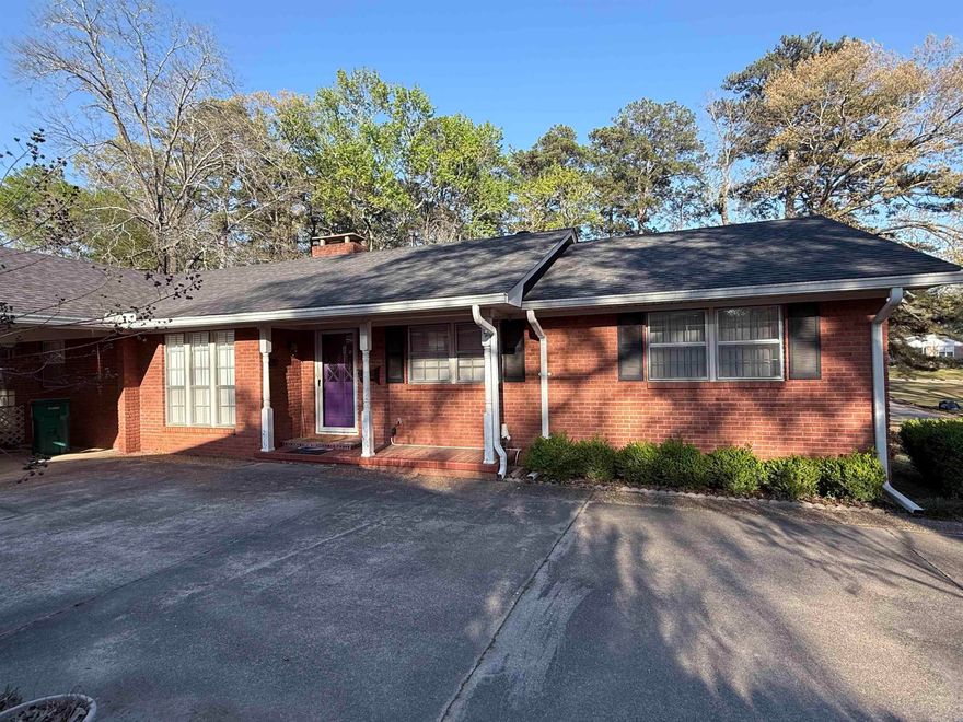 Come take a look at this nice brick home located in Thompson Heights. 3 bedrooms, and 2.5 baths. Detached shop in the back yard.