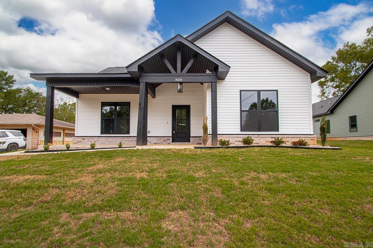 Brand New Construction! Great layout in a well established neighborhood. Luxury Vinyl and tile floors, granite counter tops, gas range and fireplace, rear load garage. A must see quality construction at a great price!