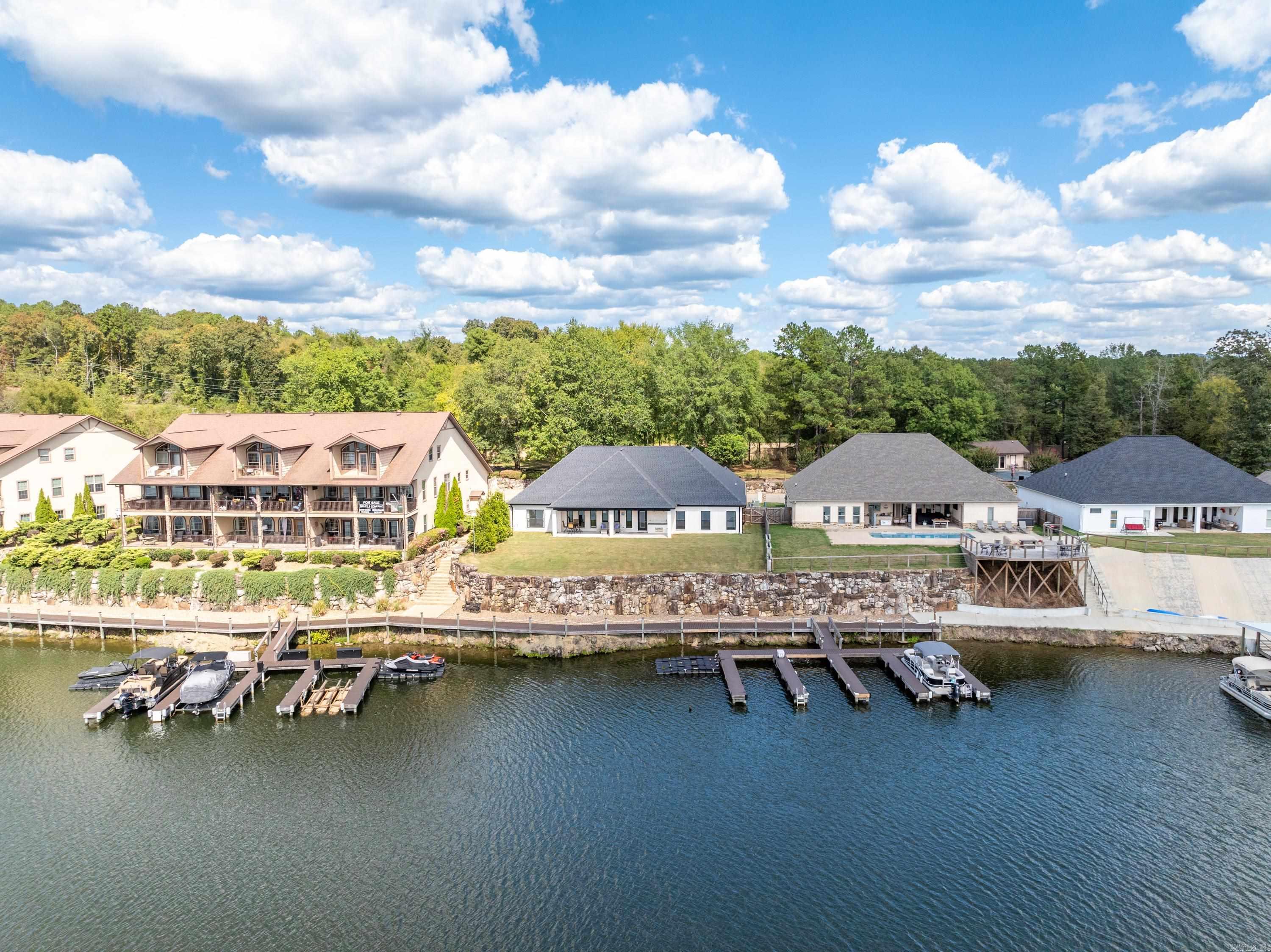 Lakeside Gardens - Residential