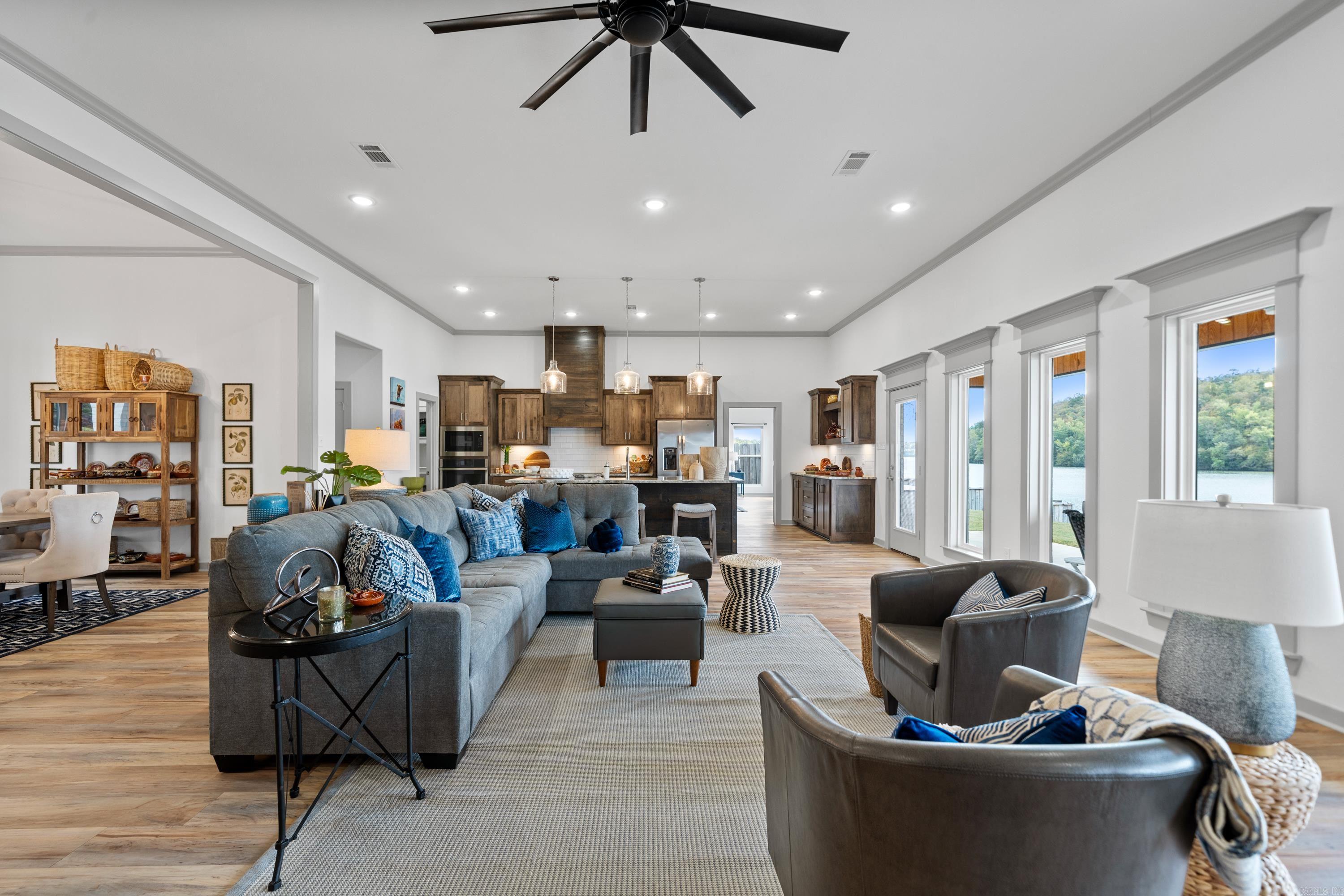 Lakeside Gardens - Residential