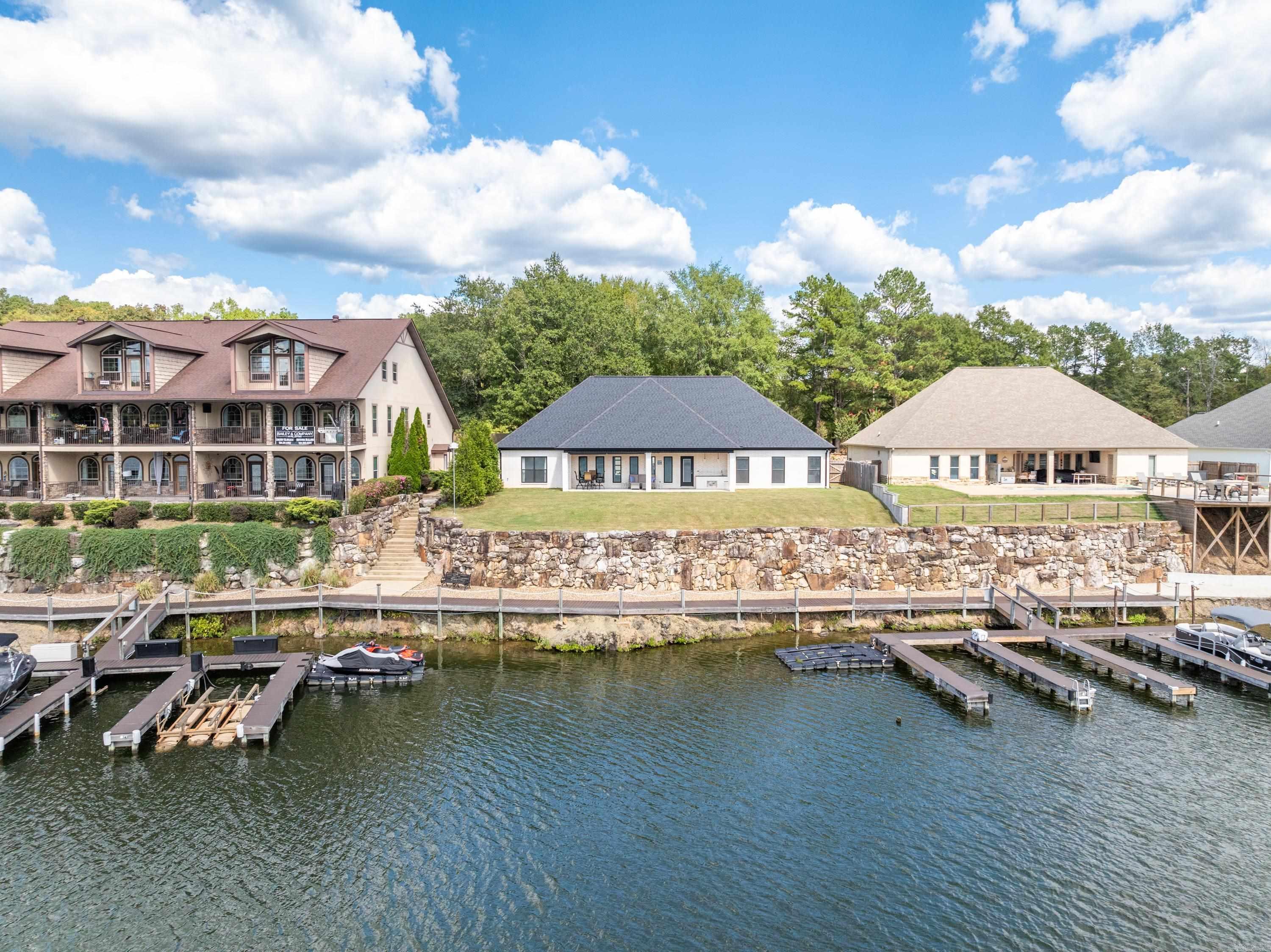 Lakeside Gardens - Residential