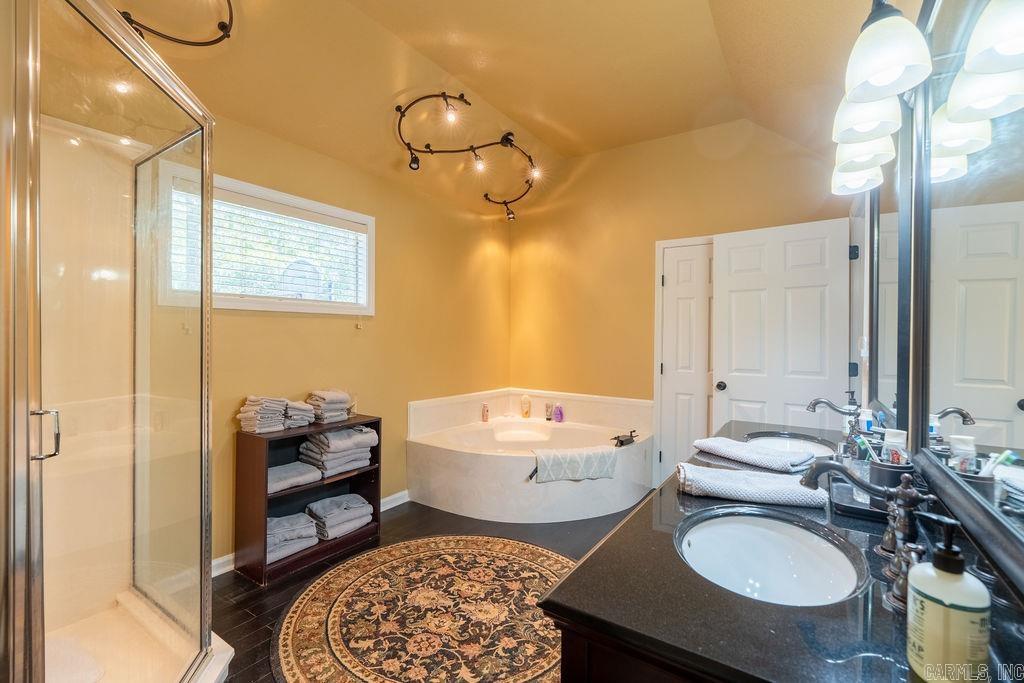 SKYPOINT ESTATES - LAKE - Residential