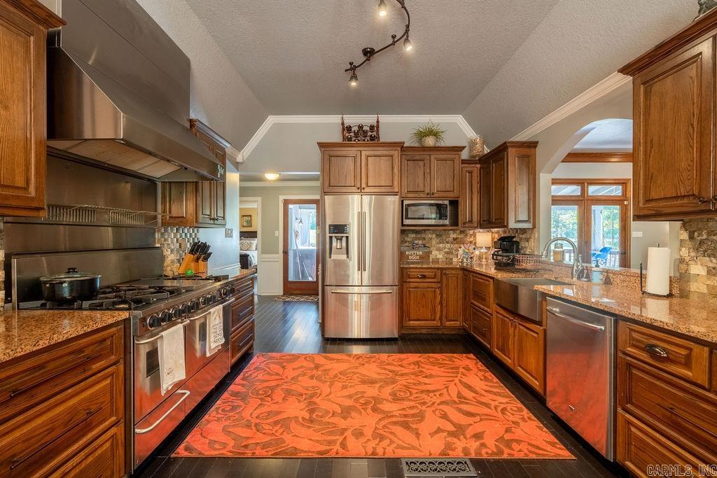 SKYPOINT ESTATES - LAKE - Residential