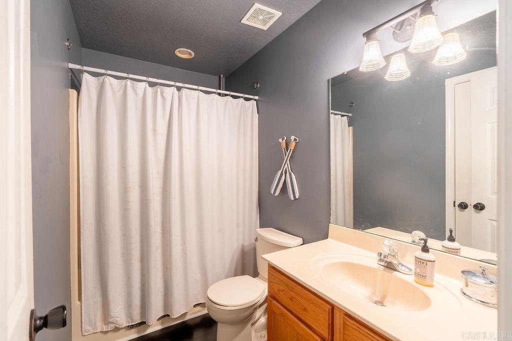 SKYPOINT ESTATES - LAKE - Residential
